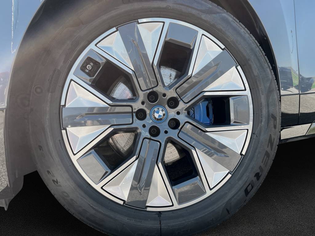 BMW iX xDrive50-image-9