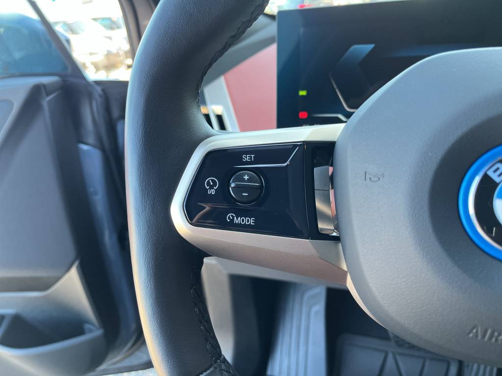 BMW iX xDrive50-image-15