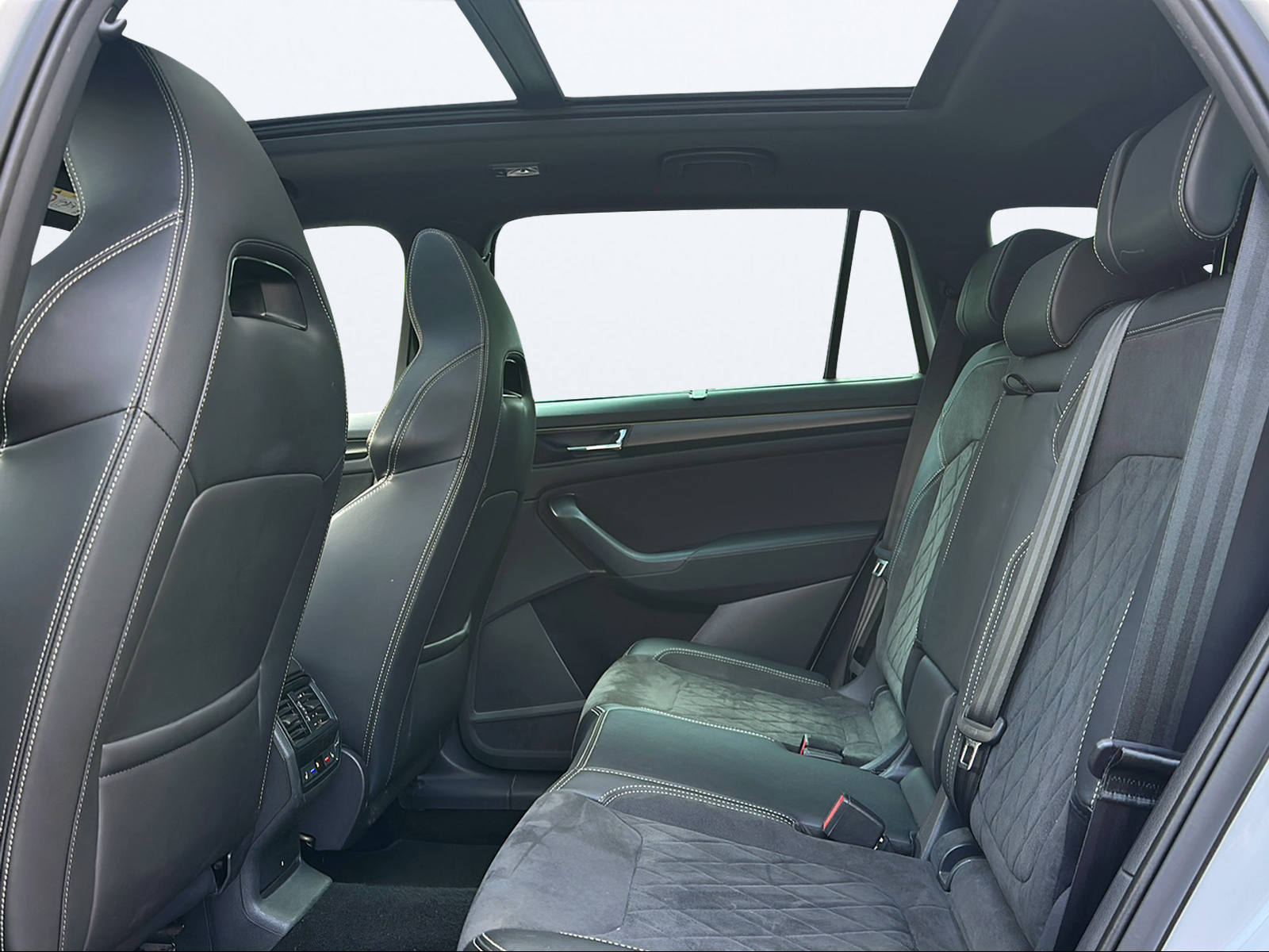 SKODA Kodiaq 2.0 TSI 4x4 SportLine-image-13