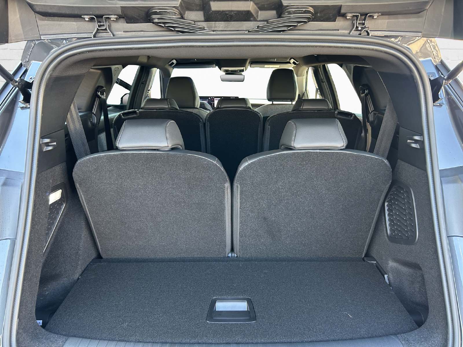 PEUGEOT 5008 1.2 Hybrid Allure Premium-image-13