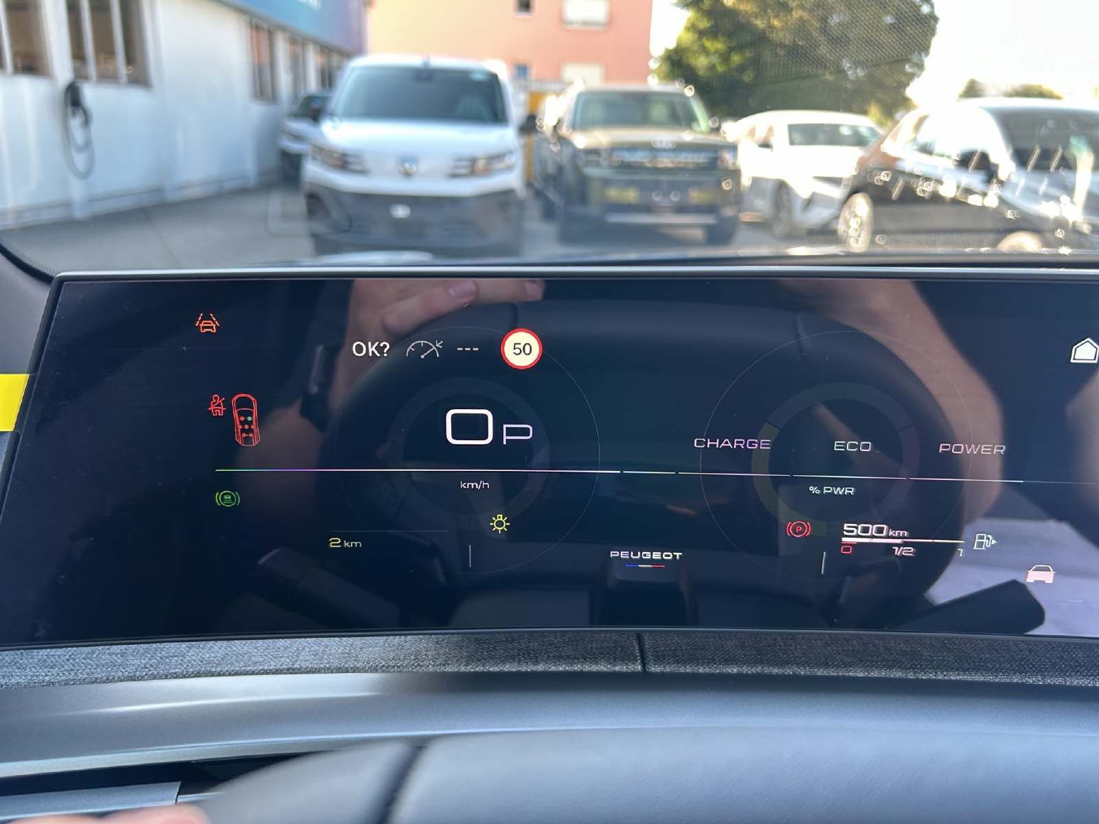 PEUGEOT 5008 1.2 Hybrid Allure Premium-image-8
