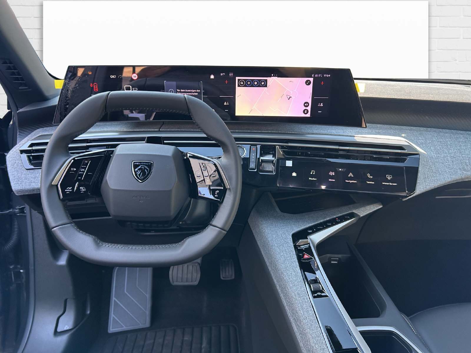 PEUGEOT 5008 1.2 Hybrid Allure Premium-image-7