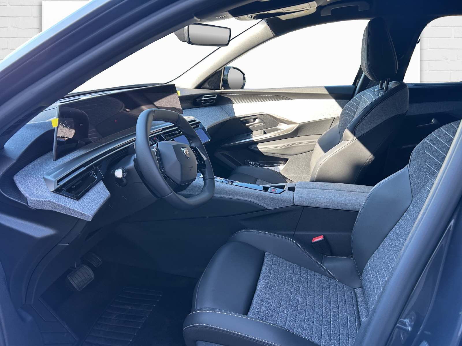 PEUGEOT 5008 1.2 Hybrid Allure Premium-image-6