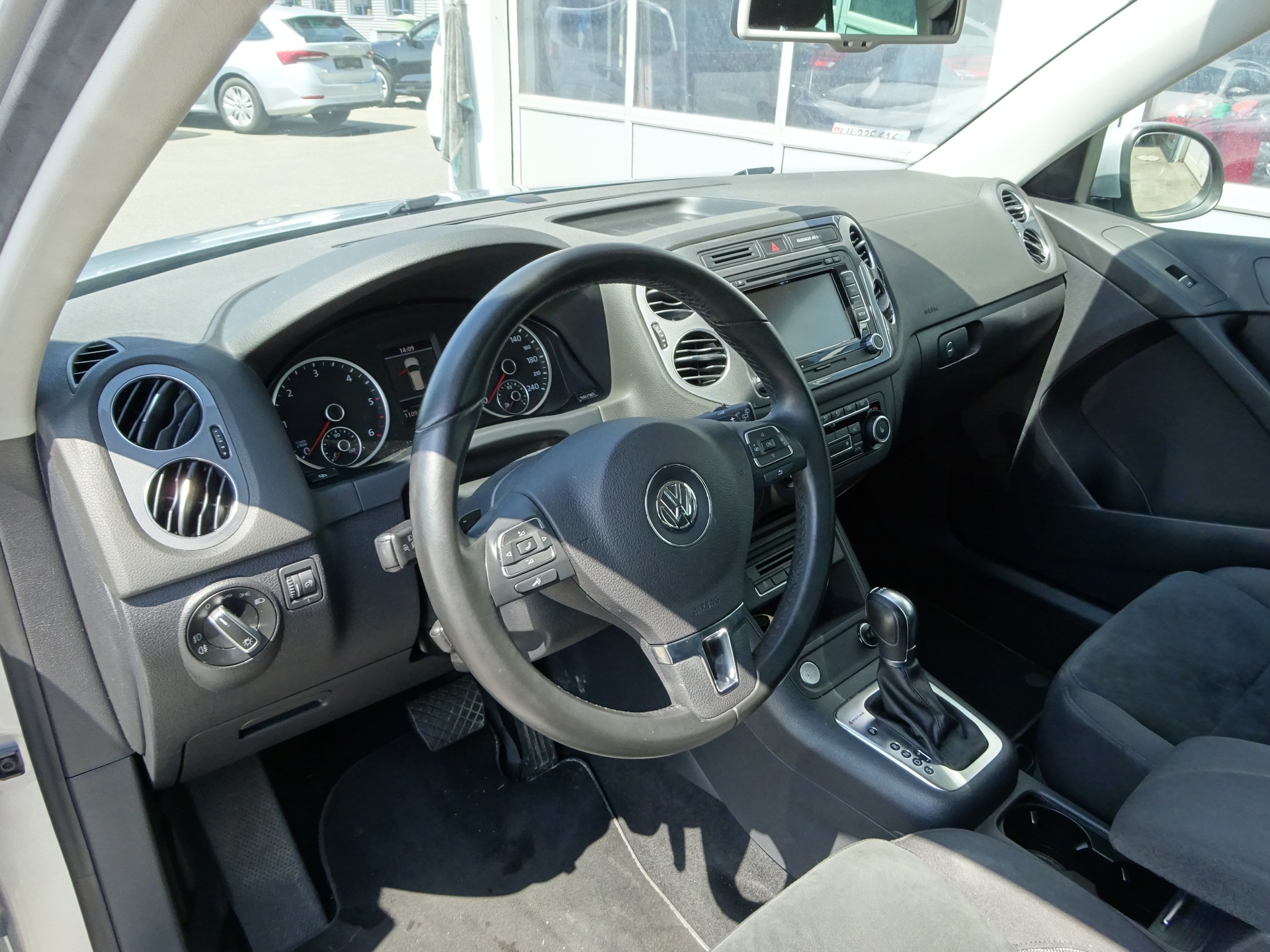 VW Tiguan 2.0 TDI BlueMotion Sport&Style 4Motion DSG-image-7