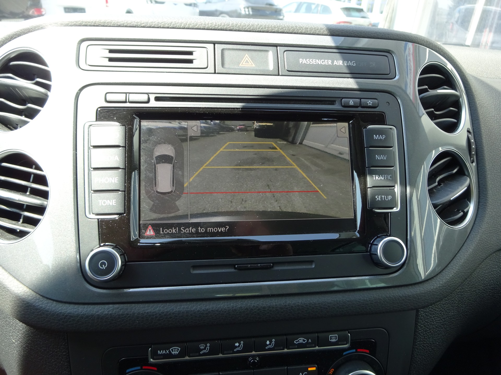 VW Tiguan 2.0 TDI BlueMotion Sport&Style 4Motion DSG-image-8