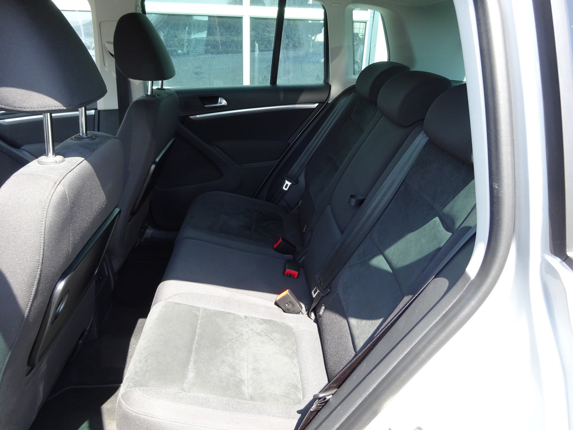 VW Tiguan 2.0 TDI BlueMotion Sport&Style 4Motion DSG-image-11