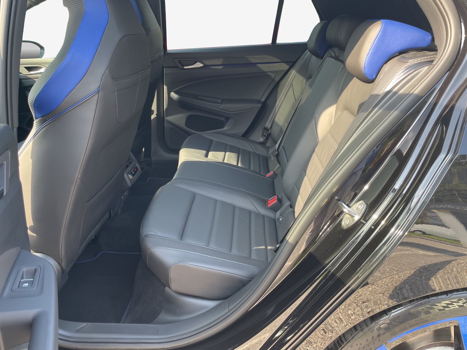 VW Golf 2.0 TSI R DSG 4Motion R 20 Years-image-12