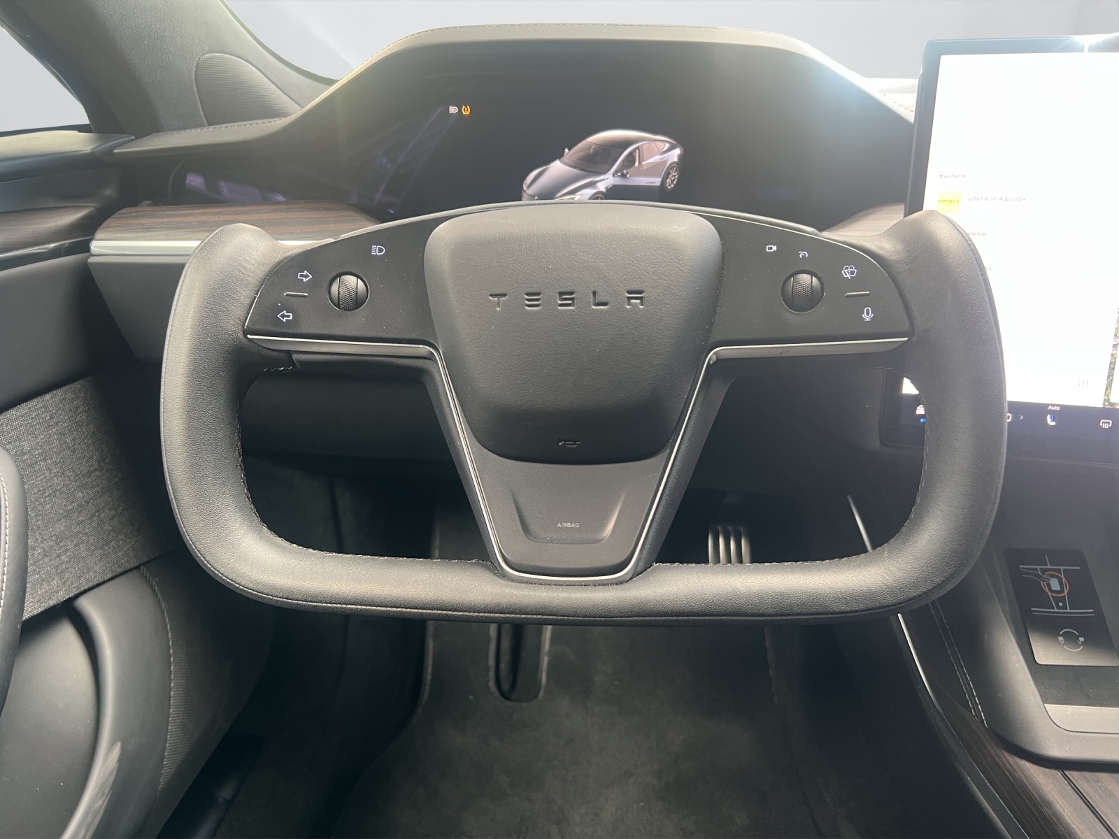 TESLA Model S-image-10