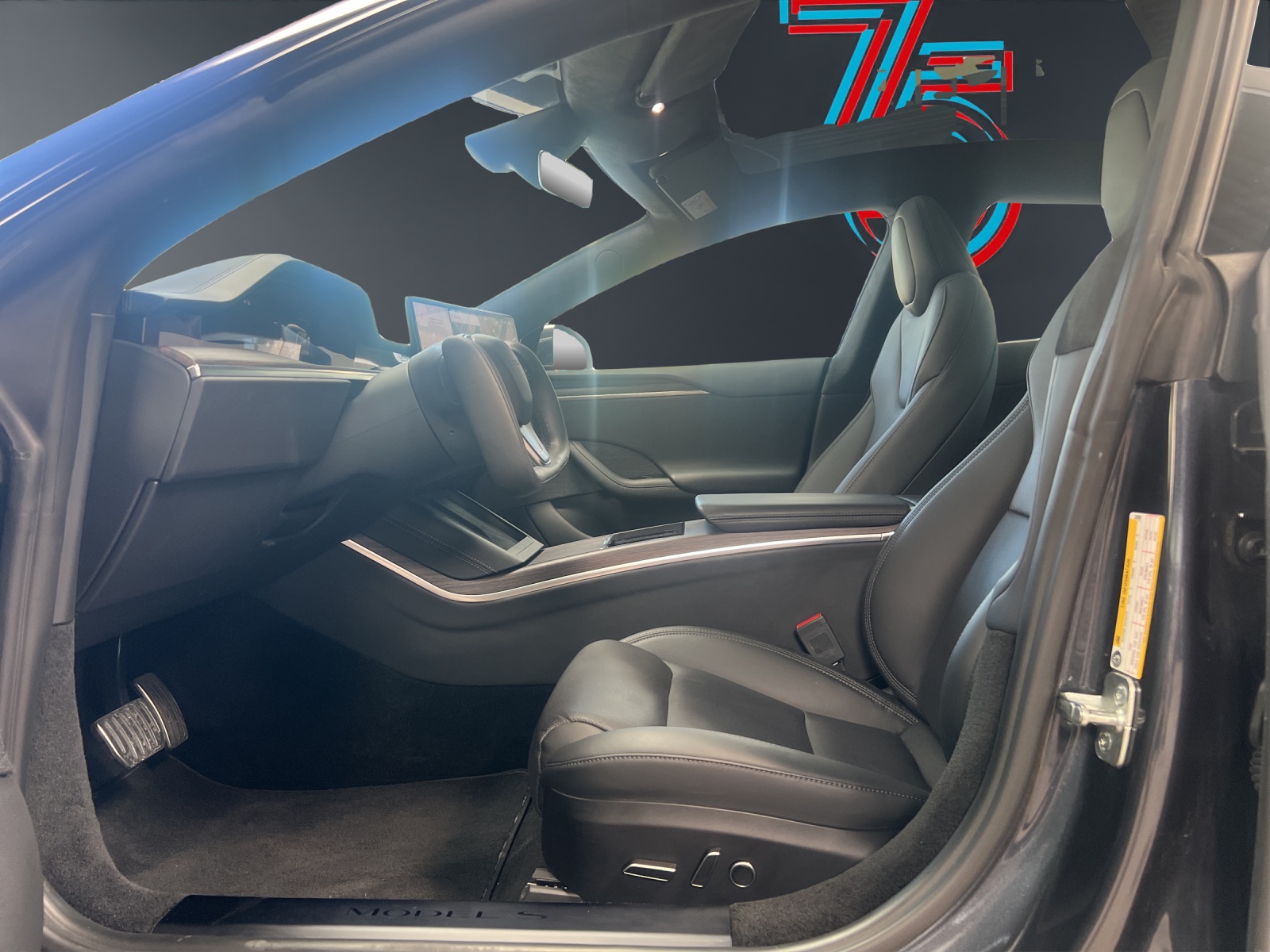 TESLA Model S-image-8