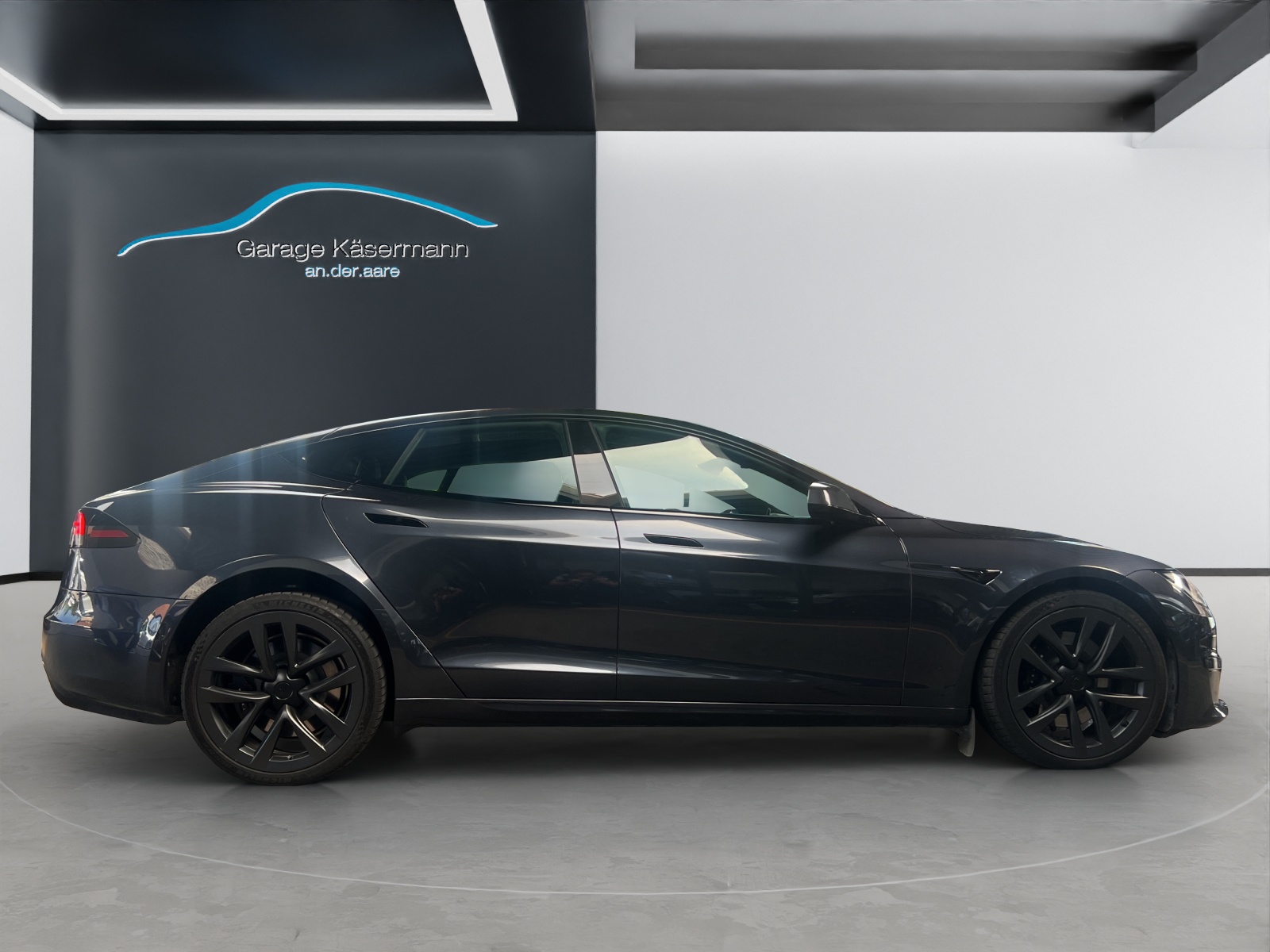 TESLA Model S-image-3