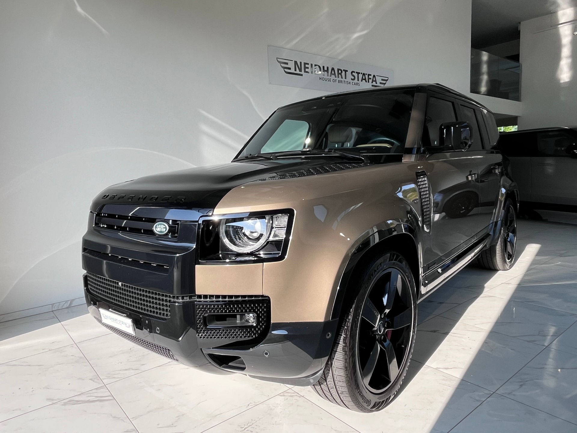 LAND ROVER Defender 110 425 V8 5.0 X AT8-showroom-element-1