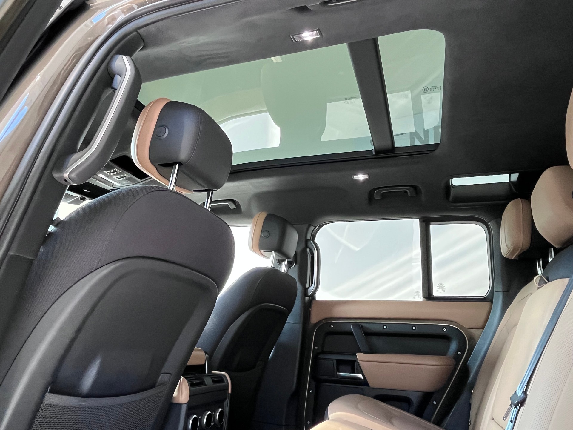 LAND ROVER Defender 110 425 V8 5.0 X AT8-image-7