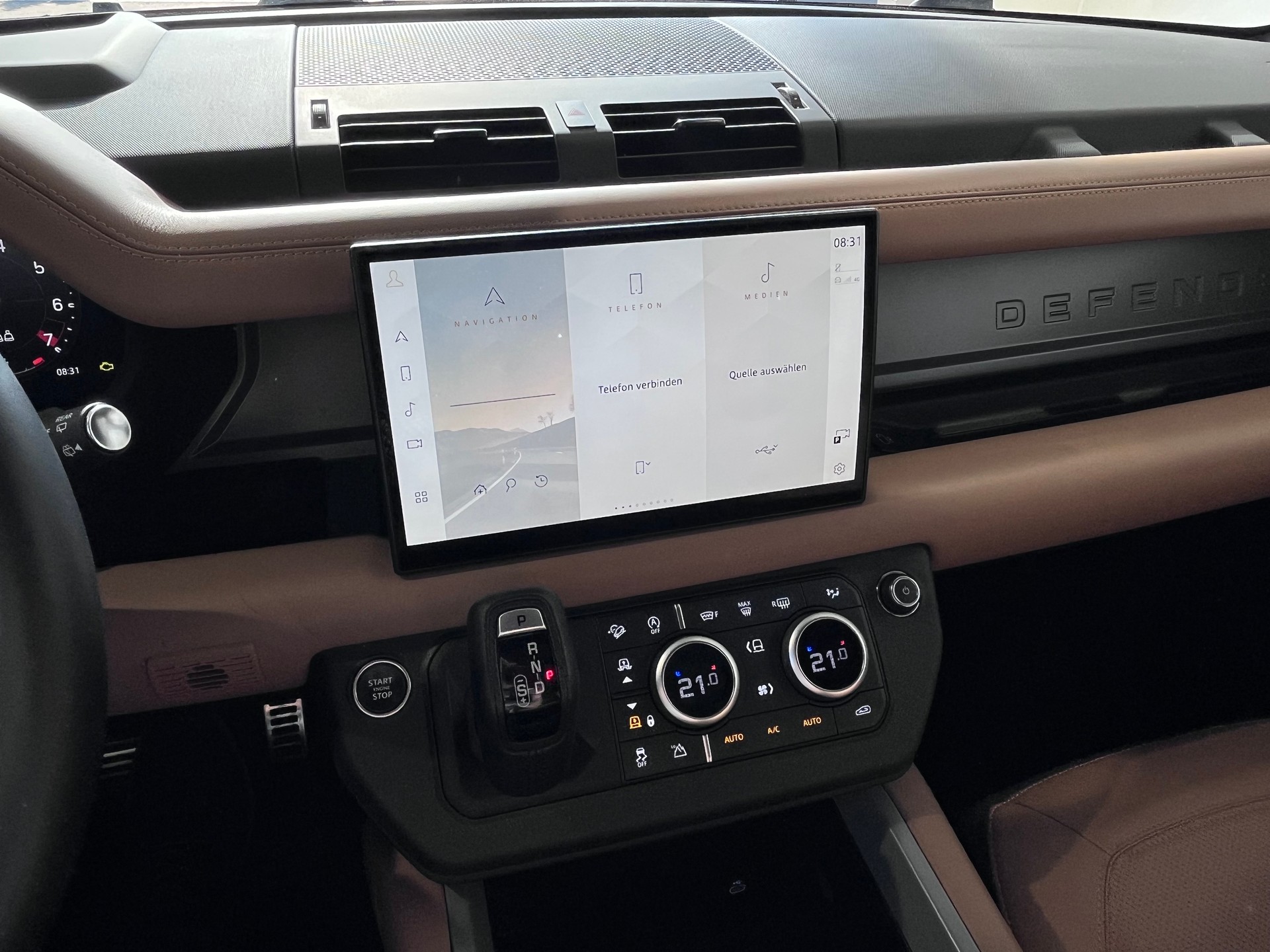 LAND ROVER Defender 110 425 V8 5.0 X AT8-image-12