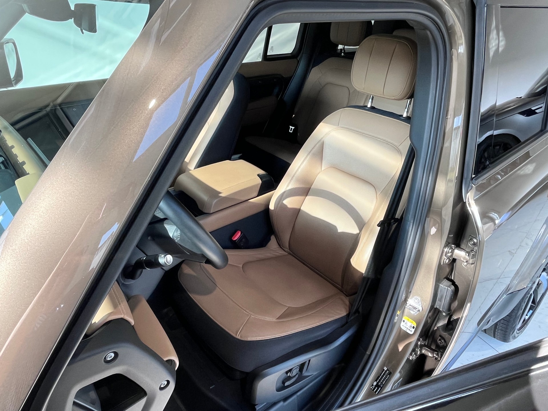 LAND ROVER Defender 110 425 V8 5.0 X AT8-image-5