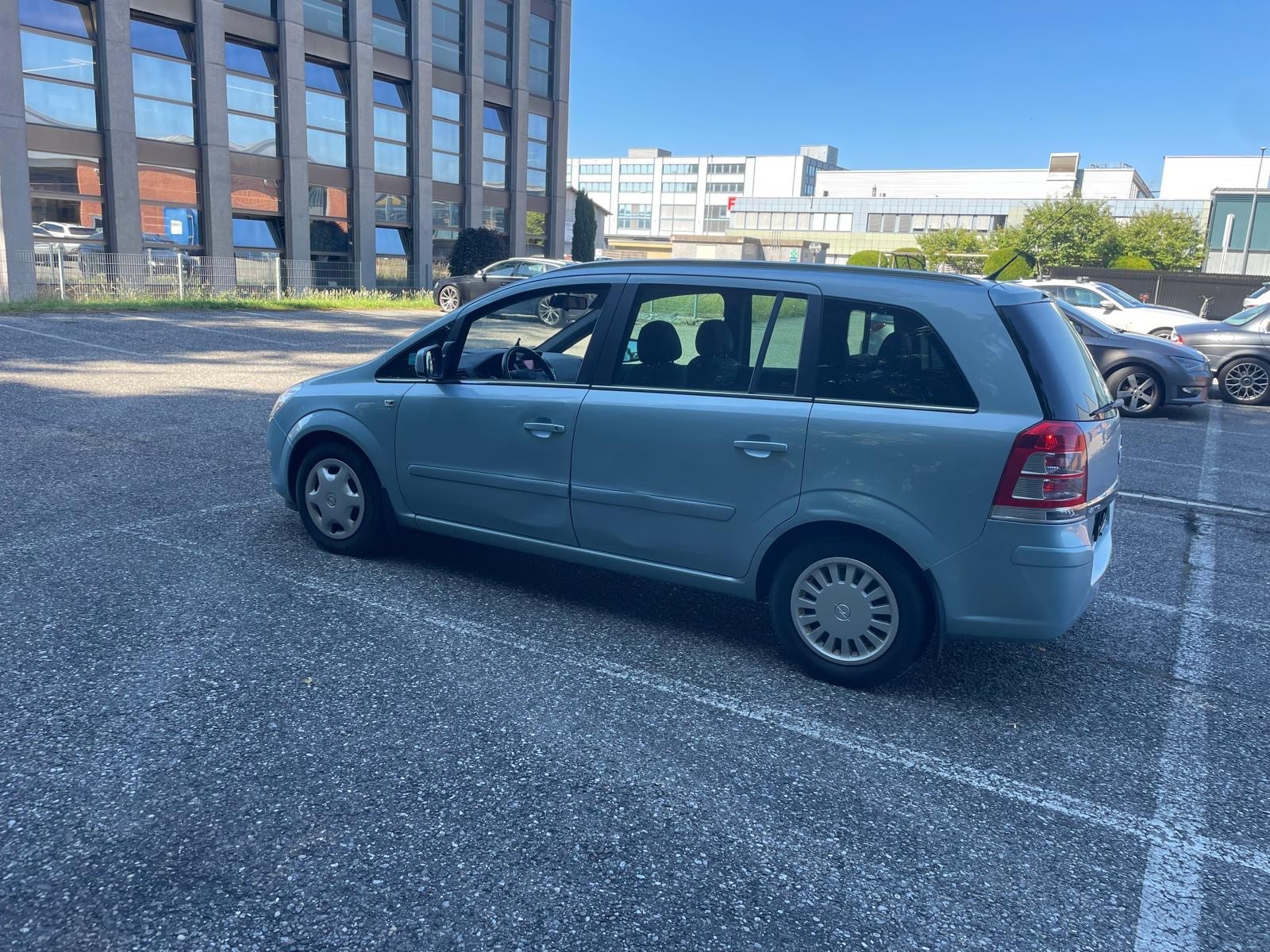 OPEL Zafira 1.8i 16V Cosmo-image-3