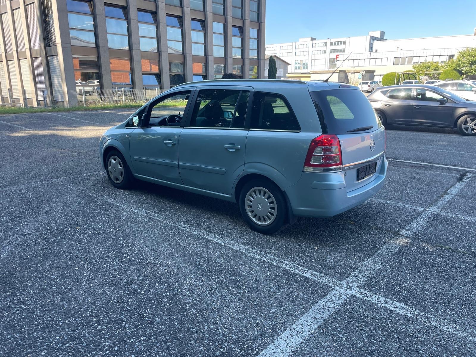 OPEL Zafira 1.8i 16V Cosmo-image-1