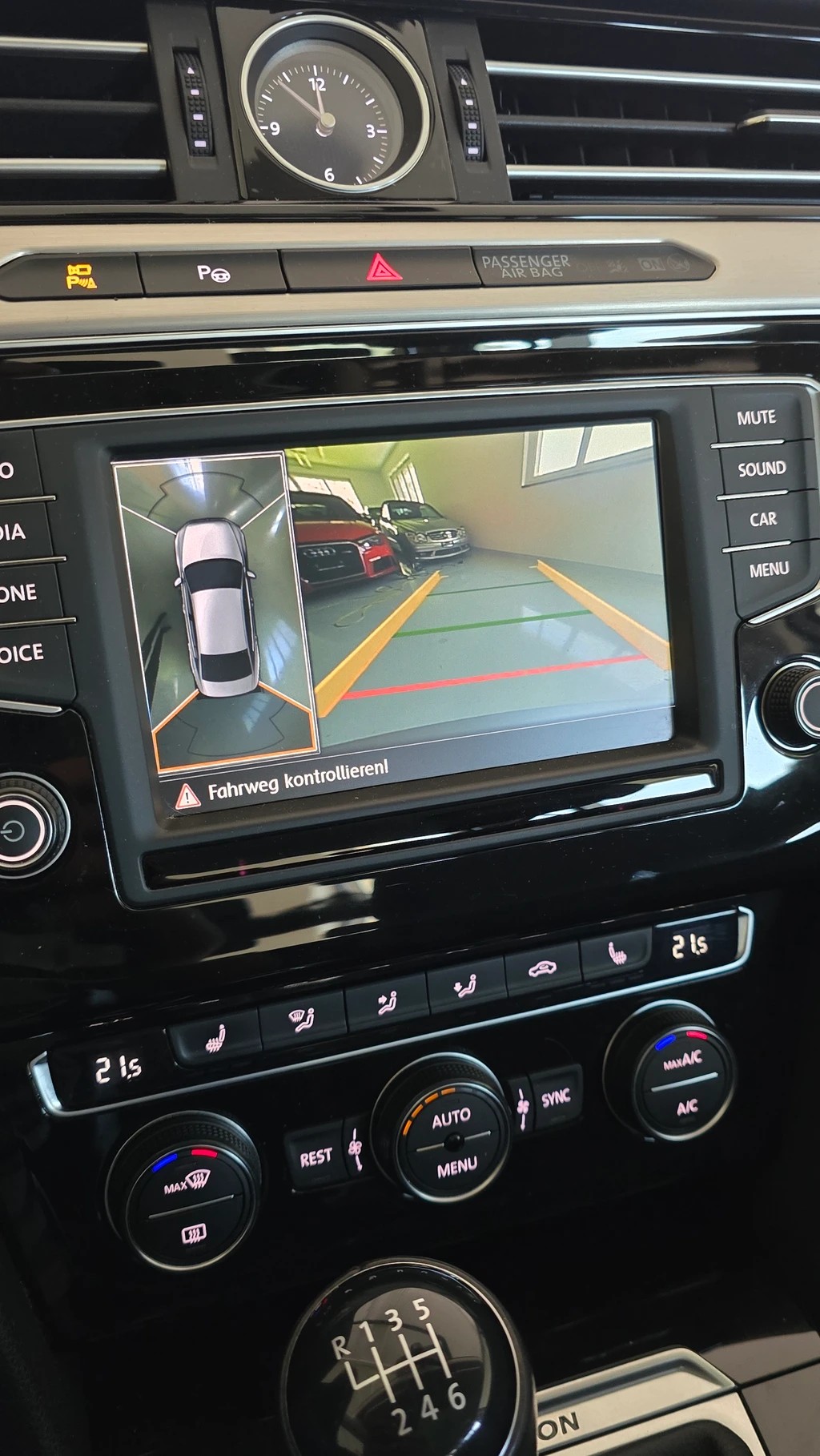 VW Passat 2.0 TDI R-Line Highline 4Motion-image-12