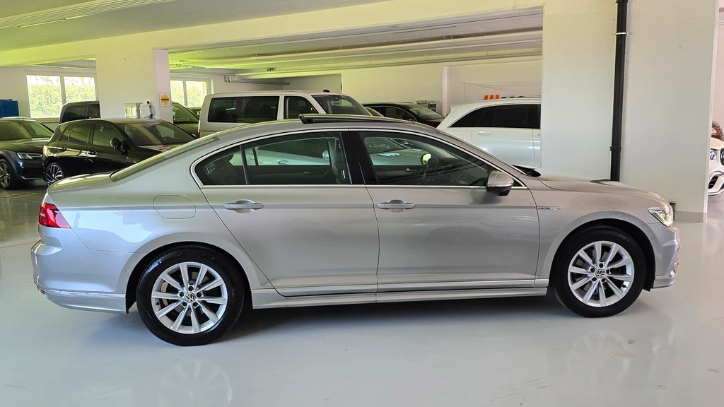 VW Passat 2.0 TDI R-Line Highline 4Motion-image-3