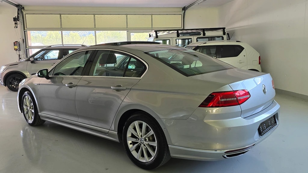 VW Passat 2.0 TDI R-Line Highline 4Motion-image-6