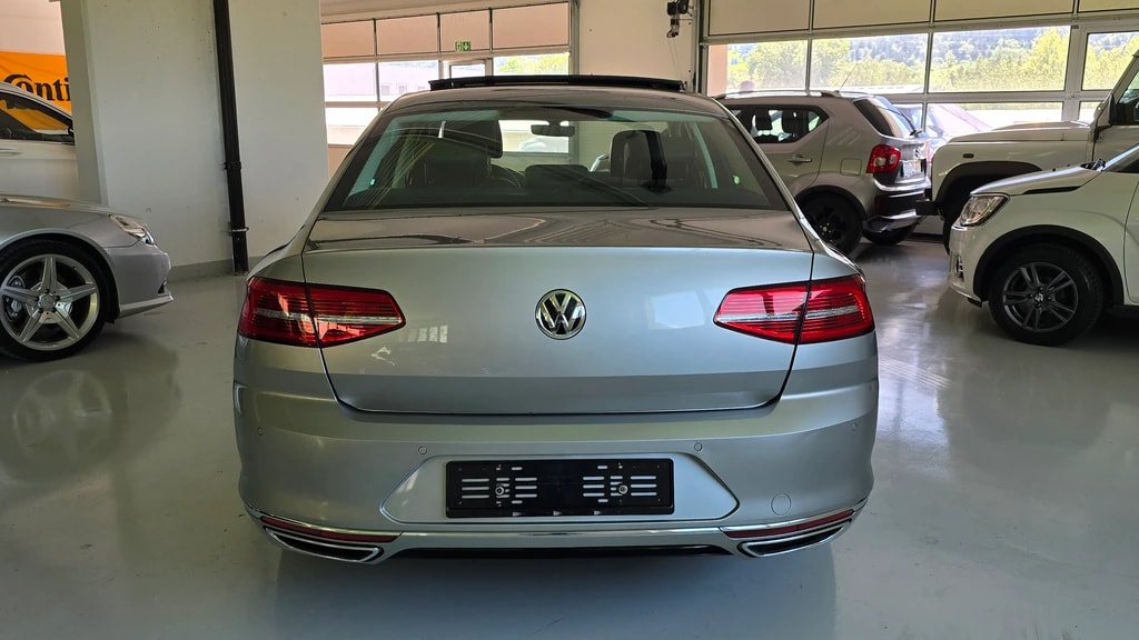 VW Passat 2.0 TDI R-Line Highline 4Motion-image-5