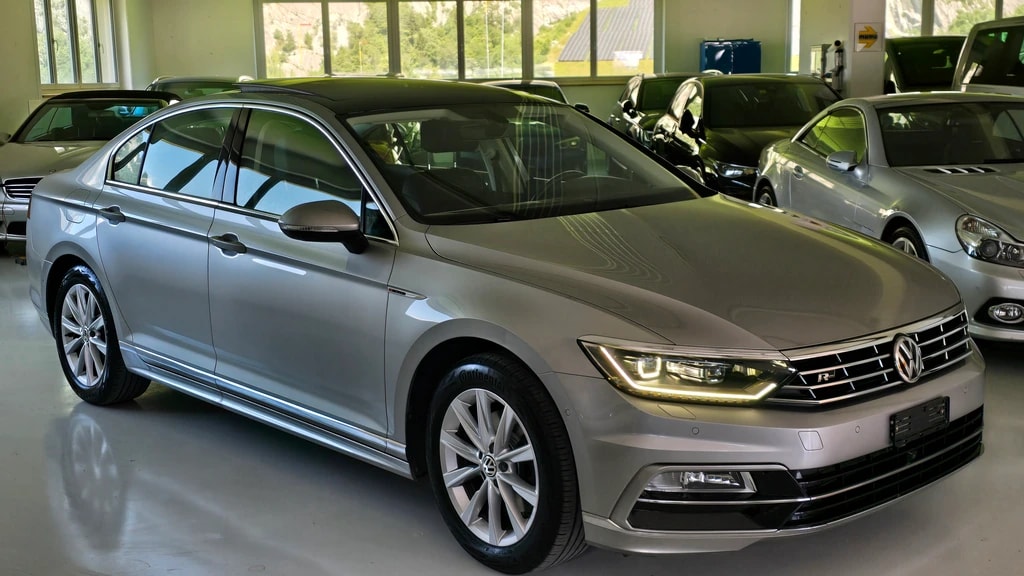 VW Passat 2.0 TDI R-Line Highline 4Motion-image-2