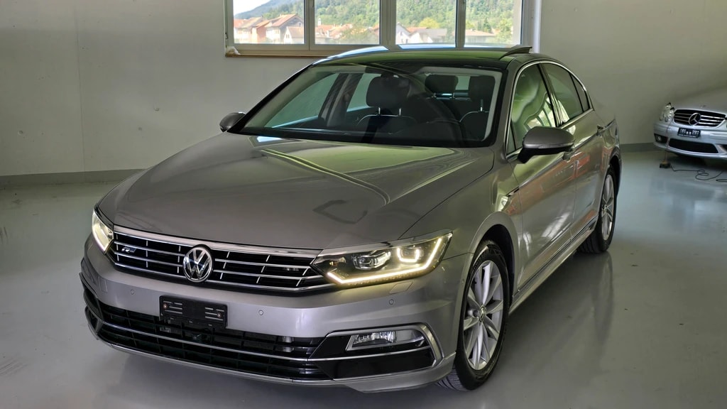 VW Passat 2.0 TDI R-Line Highline 4Motion-image-1