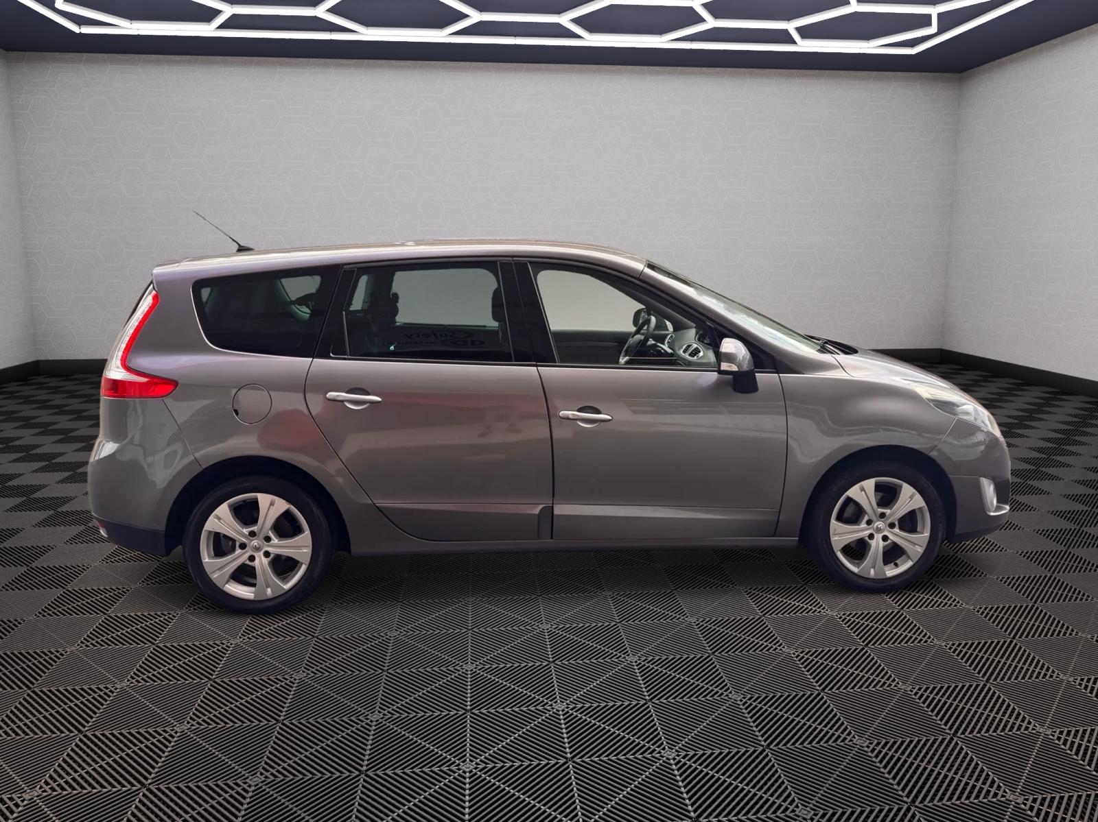 RENAULT Scénic 1.4 16V Turbo Dynamique-image-4