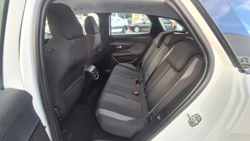 PEUGEOT 3008 1.5 BlueHDi Active Pack EAT8 ** Gr-Navi ** PDC V+H ** Tempomat ** Sitzheizung ** Frisch Ab MFK & Service **-image-11