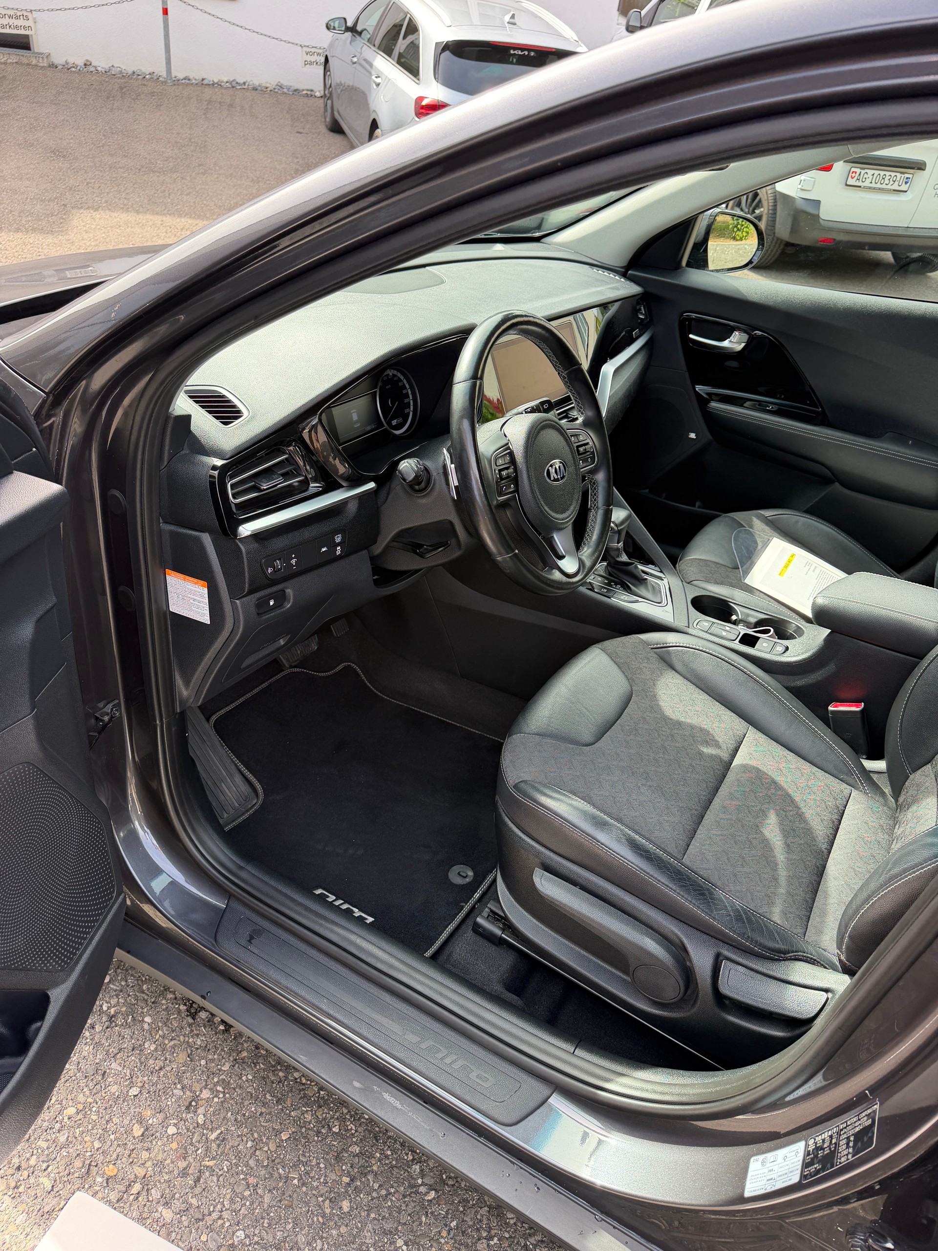 KIA Niro 1.6GDi Hybrid Power DCT-image-8