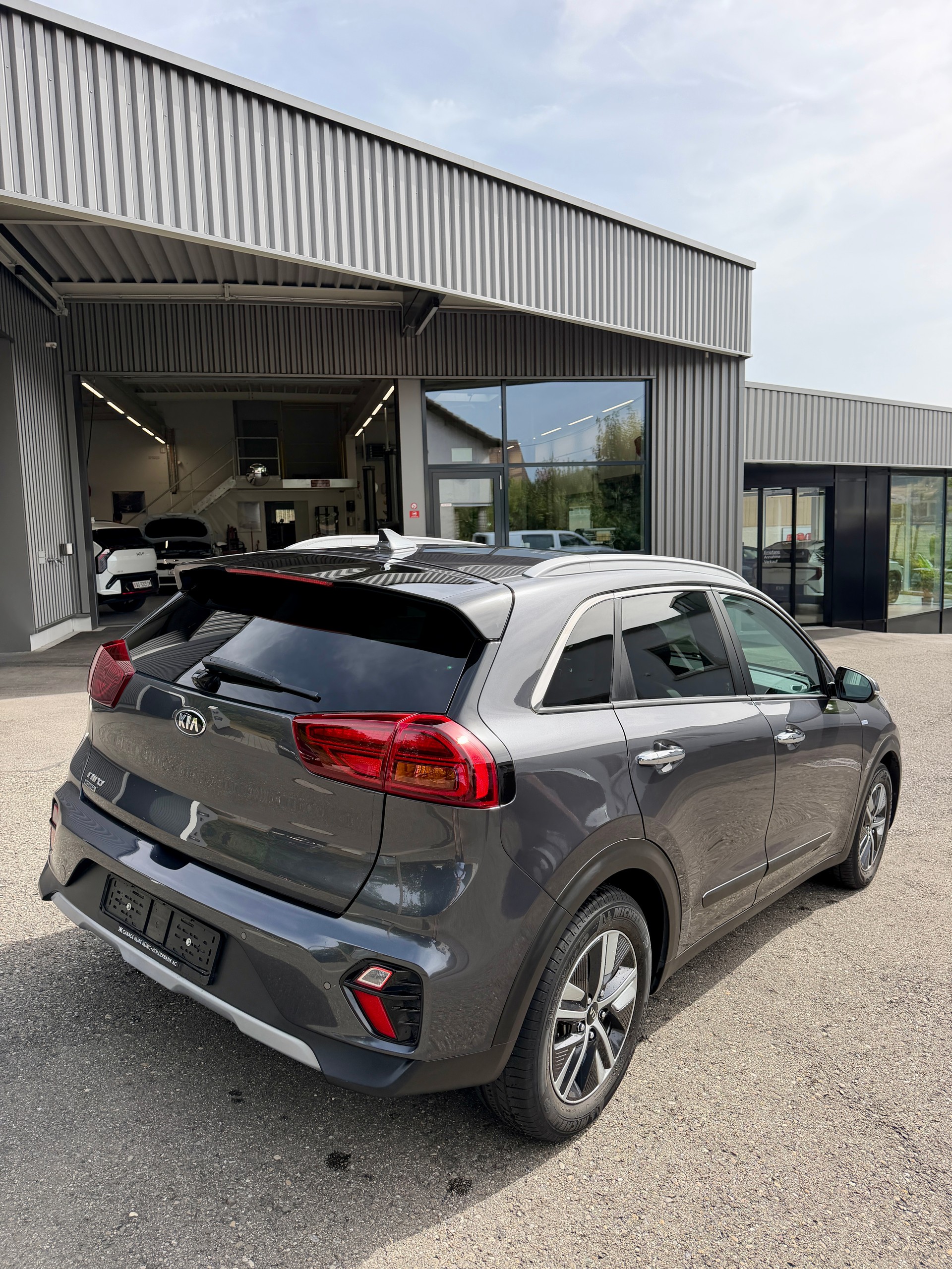 KIA Niro 1.6GDi Hybrid Power DCT-image-1