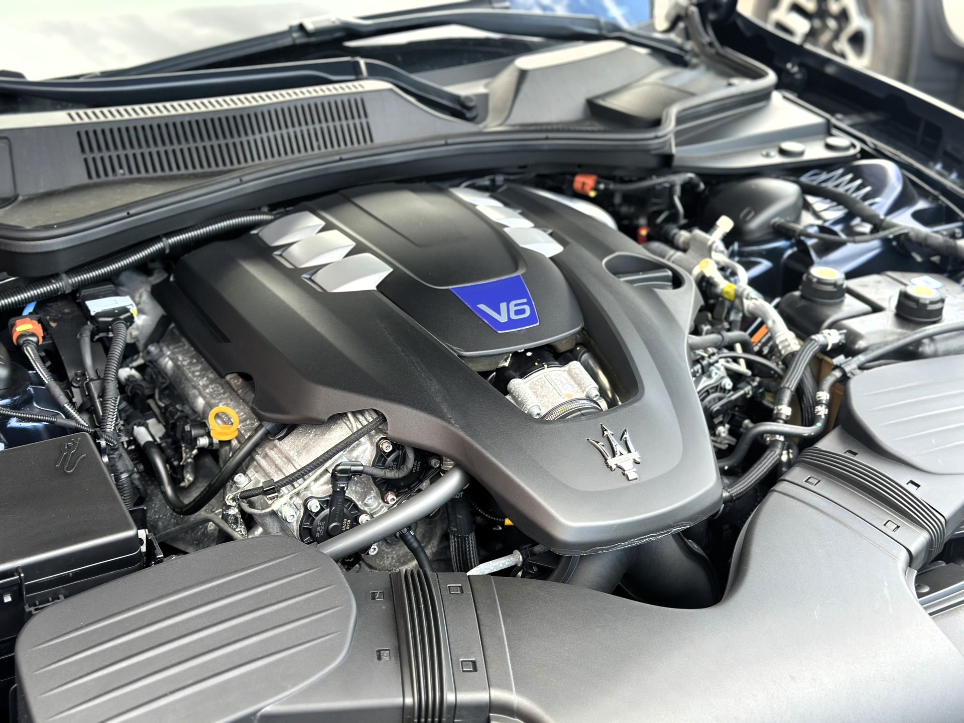 MASERATI Ghibli S Q4 3.0 V6 GranSport-image-19