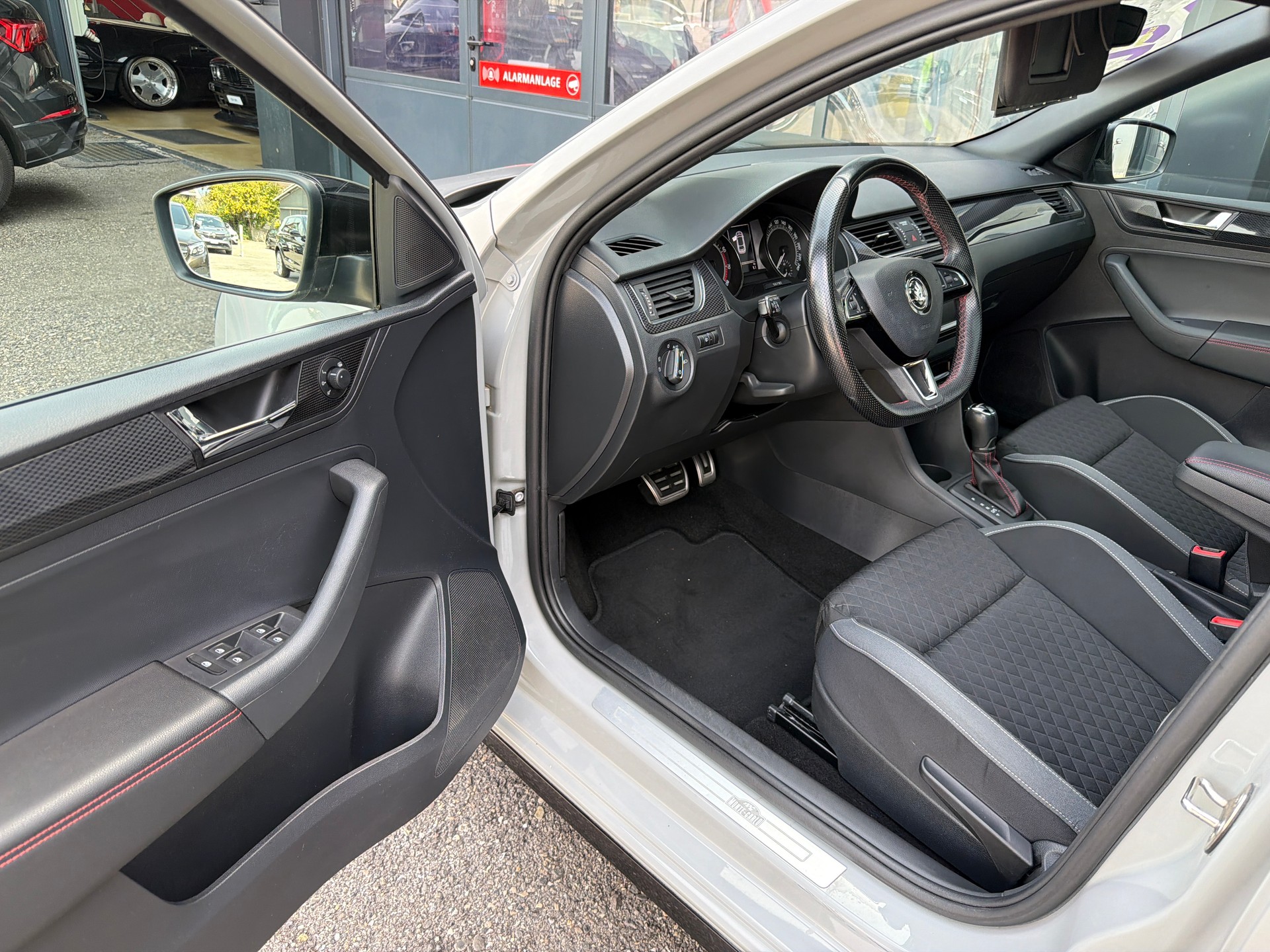 SKODA Rapid Spaceback 1.0 TSI Monte Carlo DSG-image-8