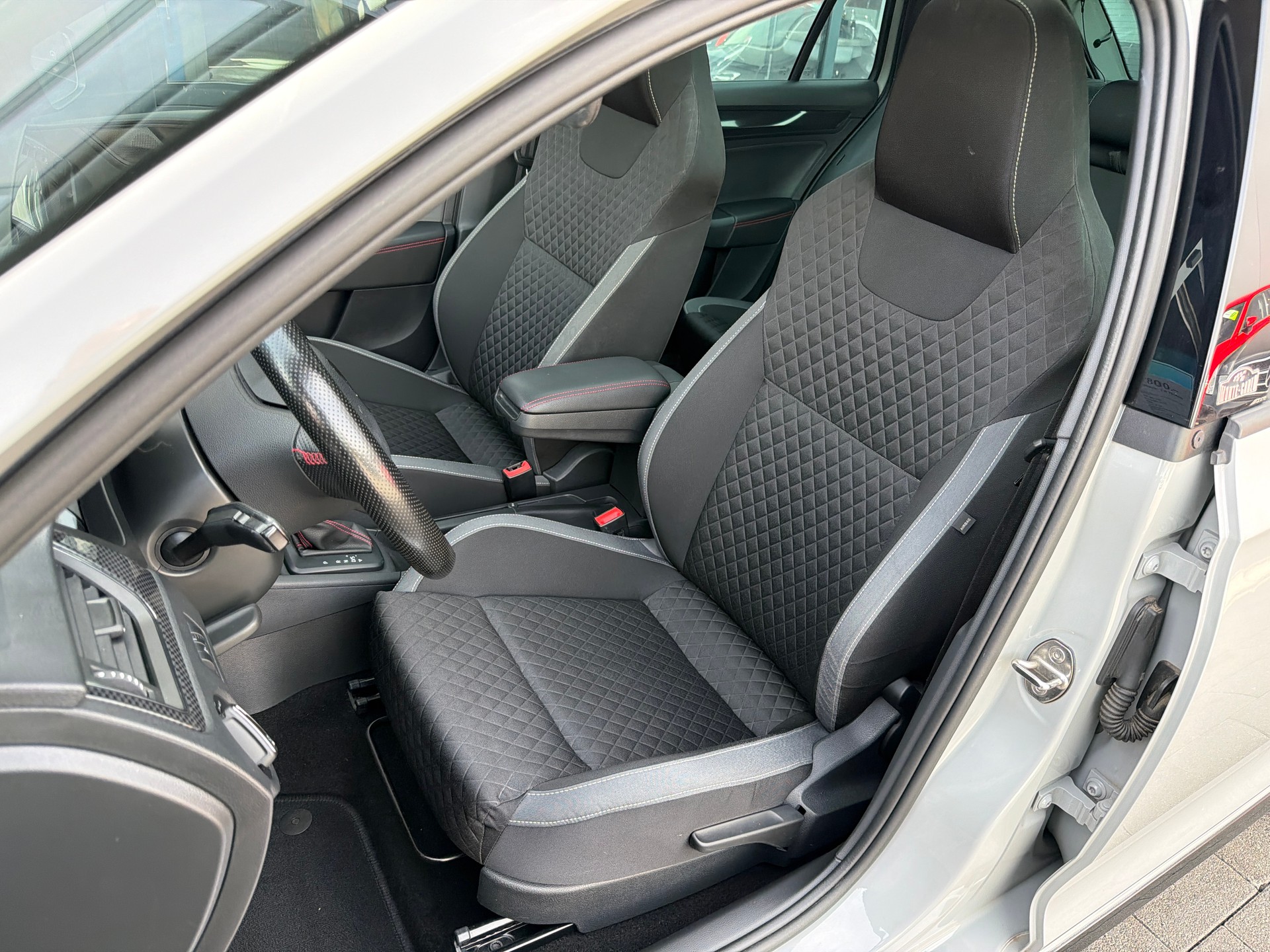 SKODA Rapid Spaceback 1.0 TSI Monte Carlo DSG-image-10