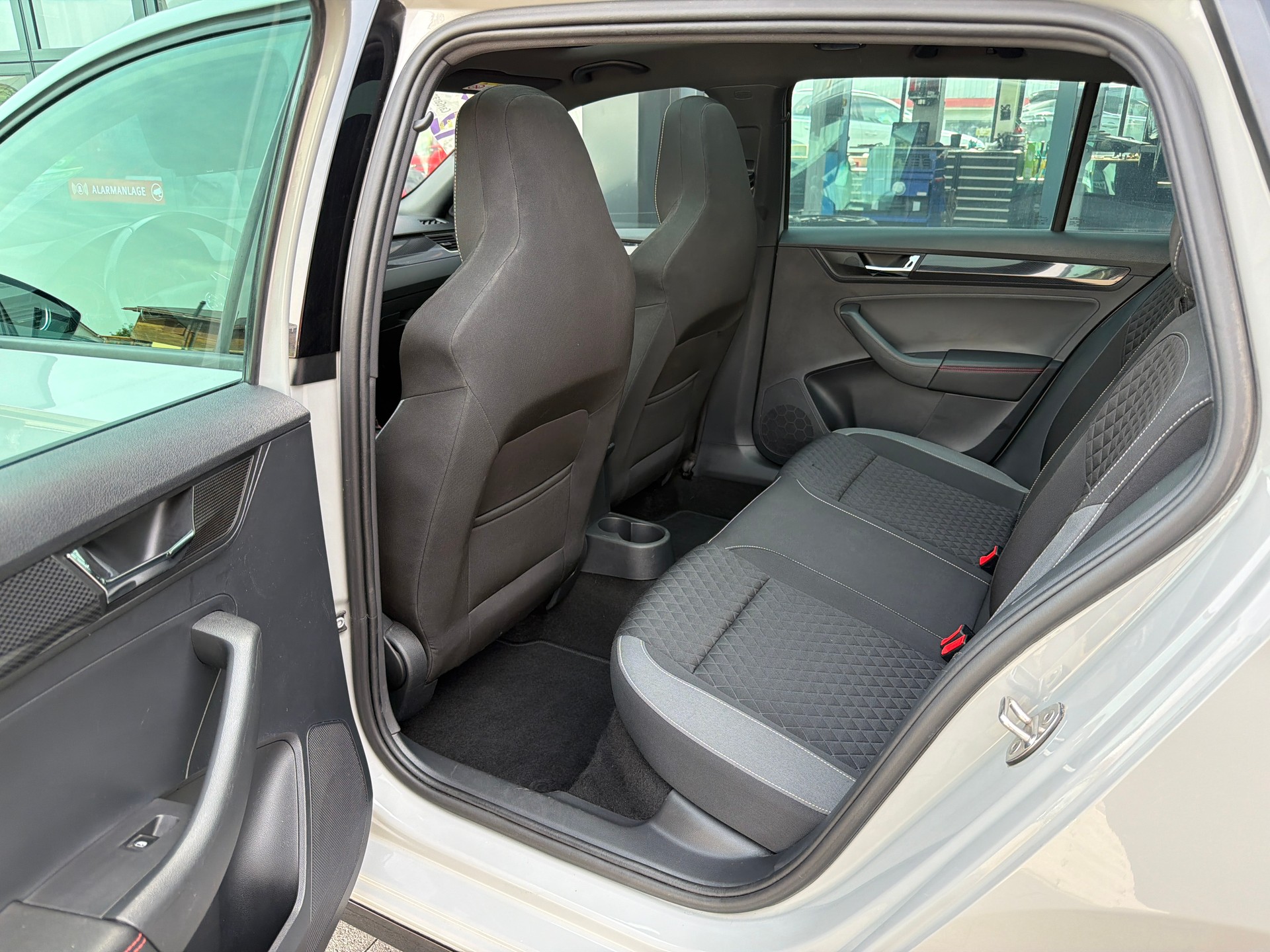 SKODA Rapid Spaceback 1.0 TSI Monte Carlo DSG-image-6