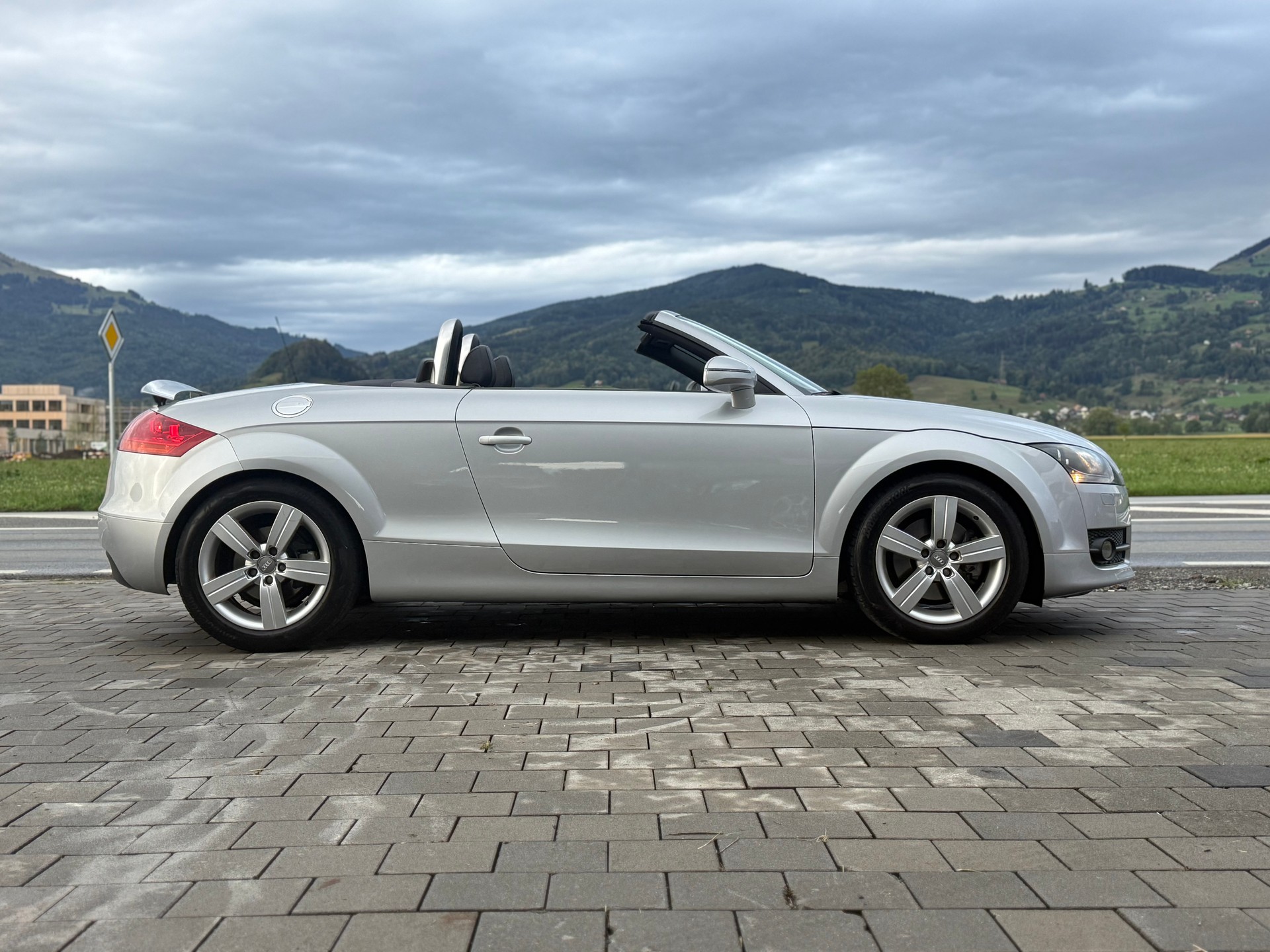 AUDI TT Roadster 1.8 TFSI-image-5