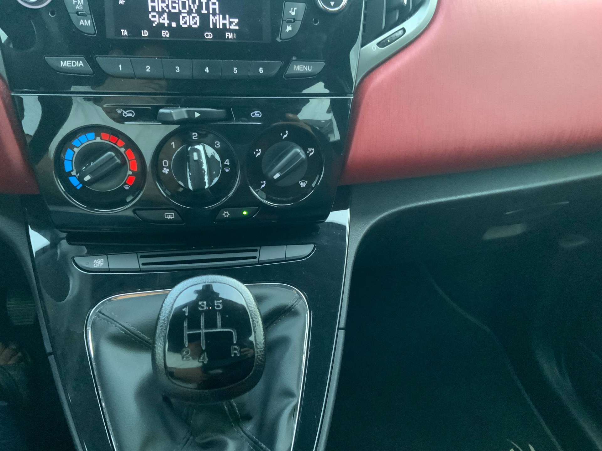 LANCIA Ypsilon 1.2 Black&Red-image-9