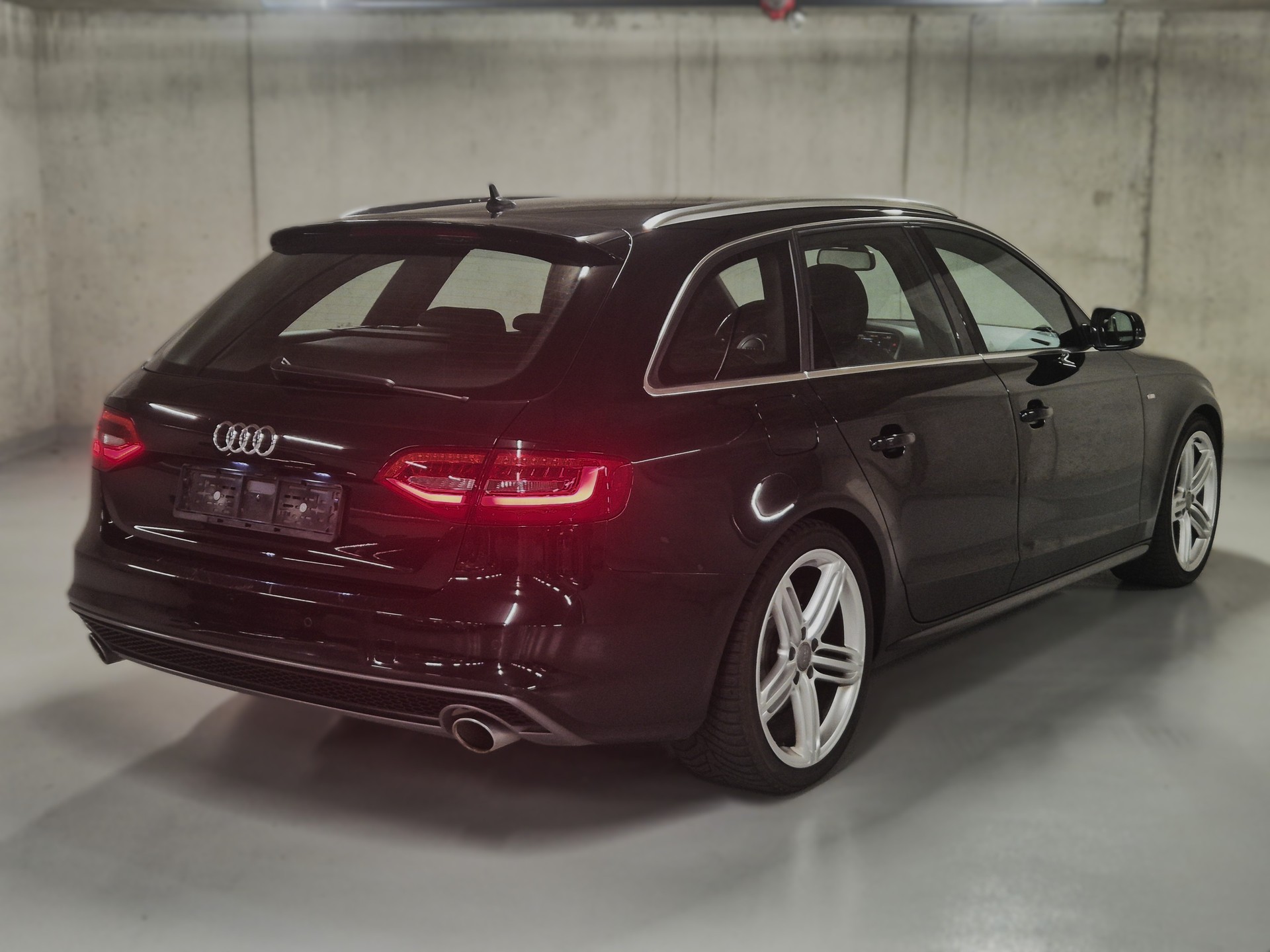 AUDI A4 Avant 3.0 TDI quattro S-tronic-image-8