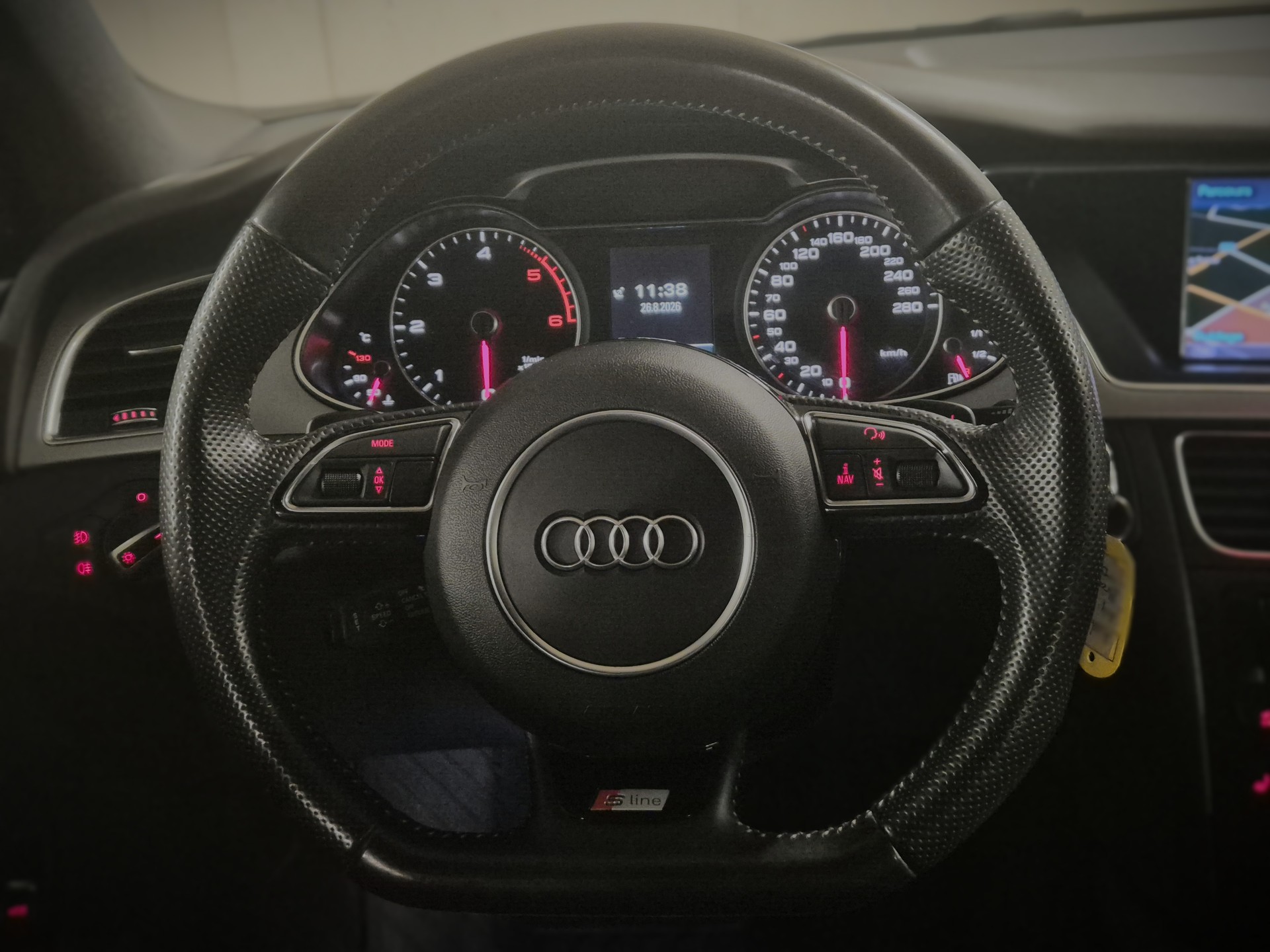 AUDI A4 Avant 3.0 TDI quattro S-tronic-image-12