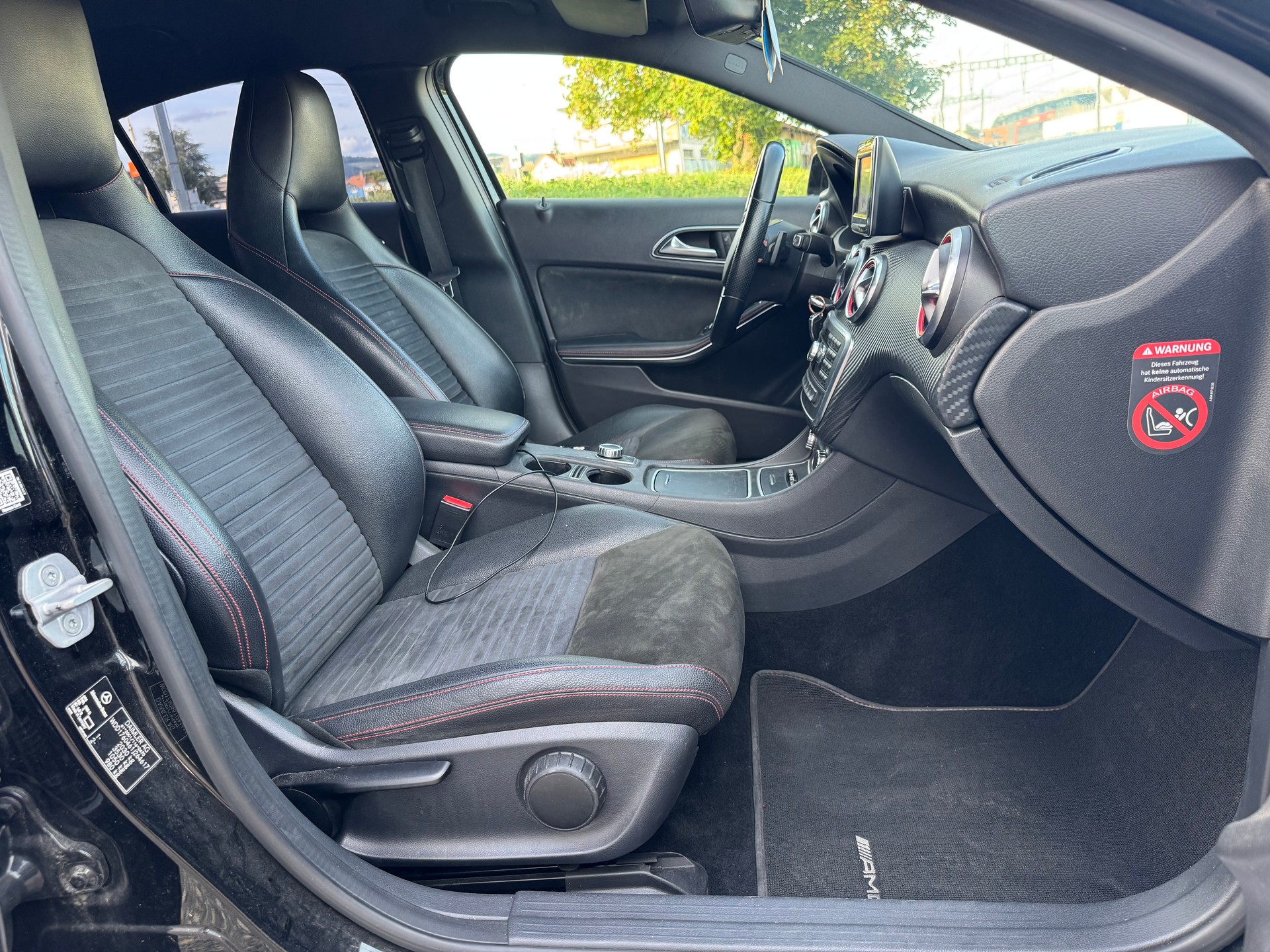 MERCEDES-BENZ A 250 AMG Line 4Matic 7G-DCT-image-7