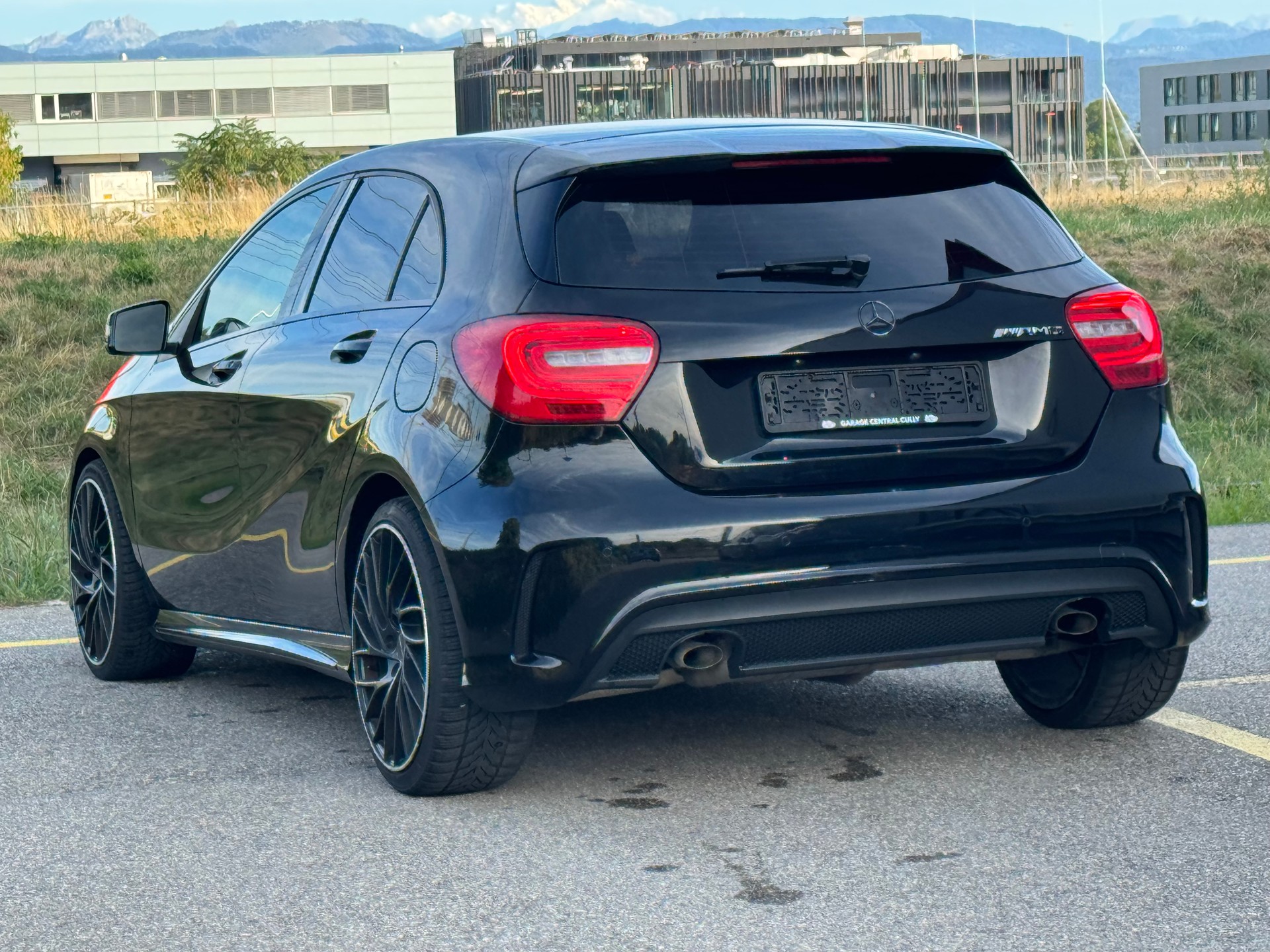 MERCEDES-BENZ A 250 AMG Line 4Matic 7G-DCT-image-3