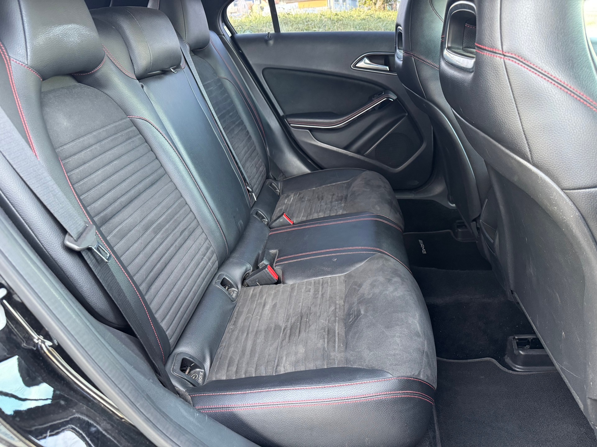 MERCEDES-BENZ A 250 AMG Line 4Matic 7G-DCT-image-6
