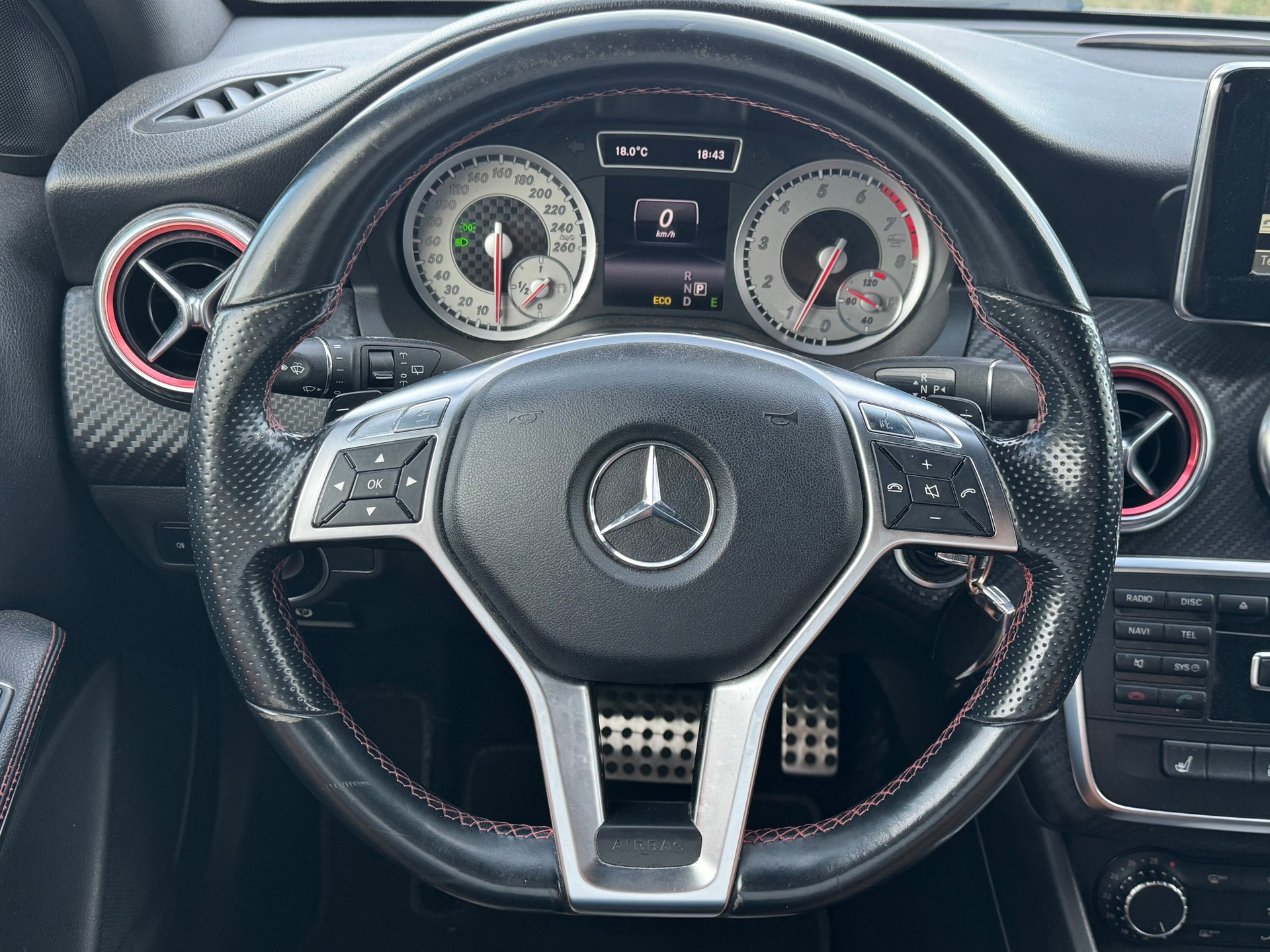 MERCEDES-BENZ A 250 AMG Line 4Matic 7G-DCT-image-11