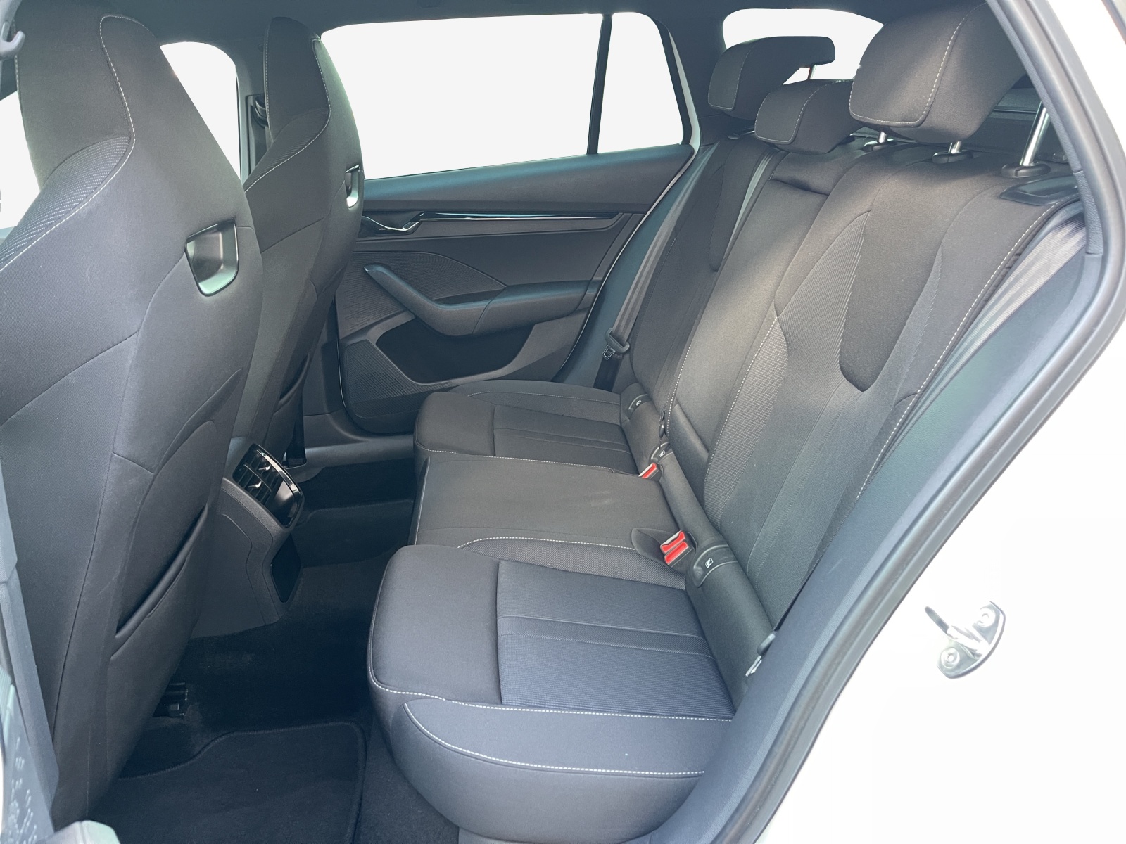 SKODA Octavia Combi 2.0 TSI SportLine DSG 4x4-image-11