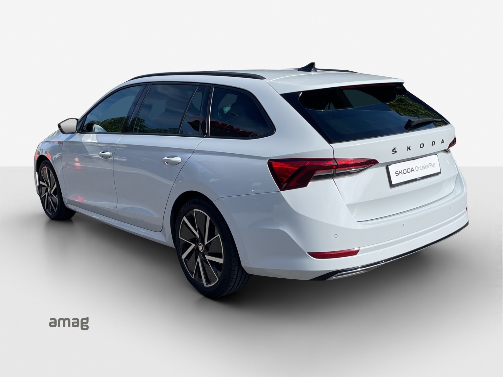 SKODA Octavia Combi 2.0 TSI SportLine DSG 4x4-image-2