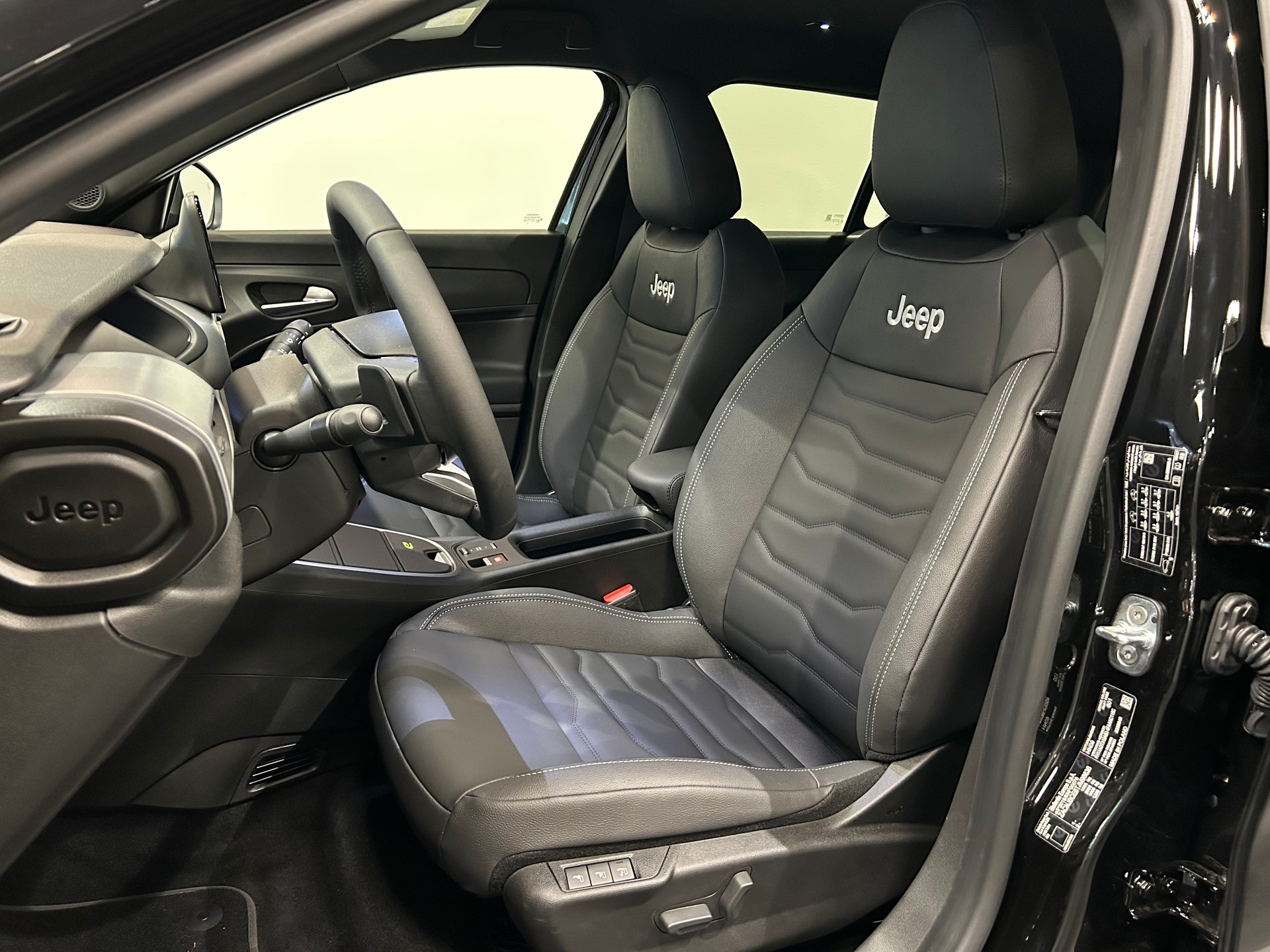 JEEP Avenger 1.2 Turbo MHEV Overland Leather 4xe-image-7