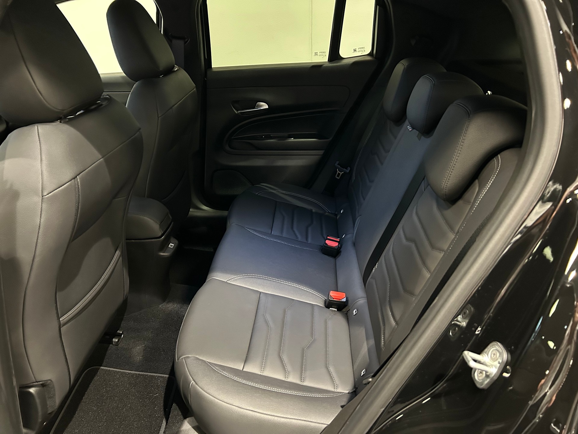 JEEP Avenger 1.2 Turbo MHEV Overland Leather 4xe-image-11