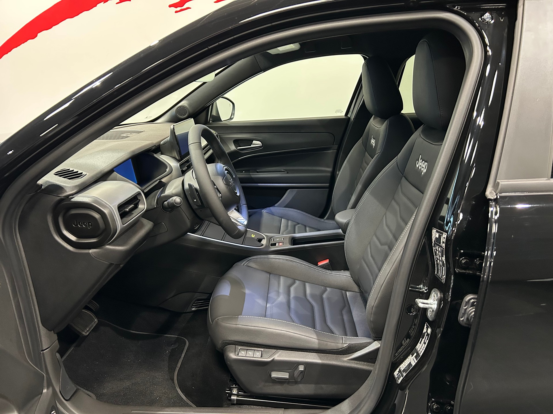 JEEP Avenger 1.2 Turbo MHEV Overland Leather 4xe-image-6
