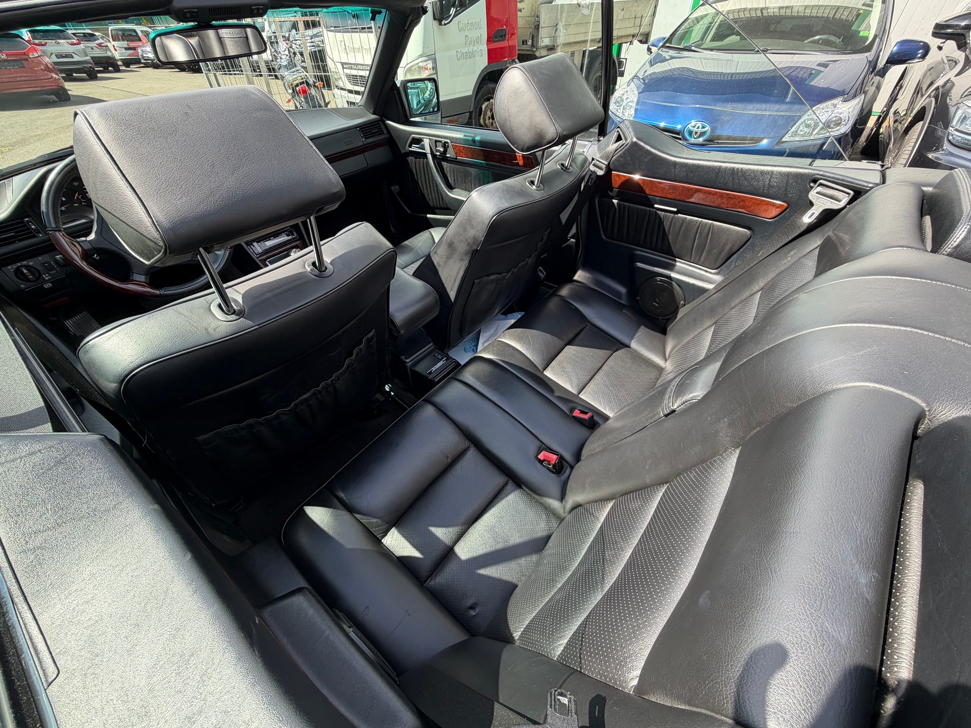 MERCEDES-BENZ 300 CE-24 Cabrio-image-8