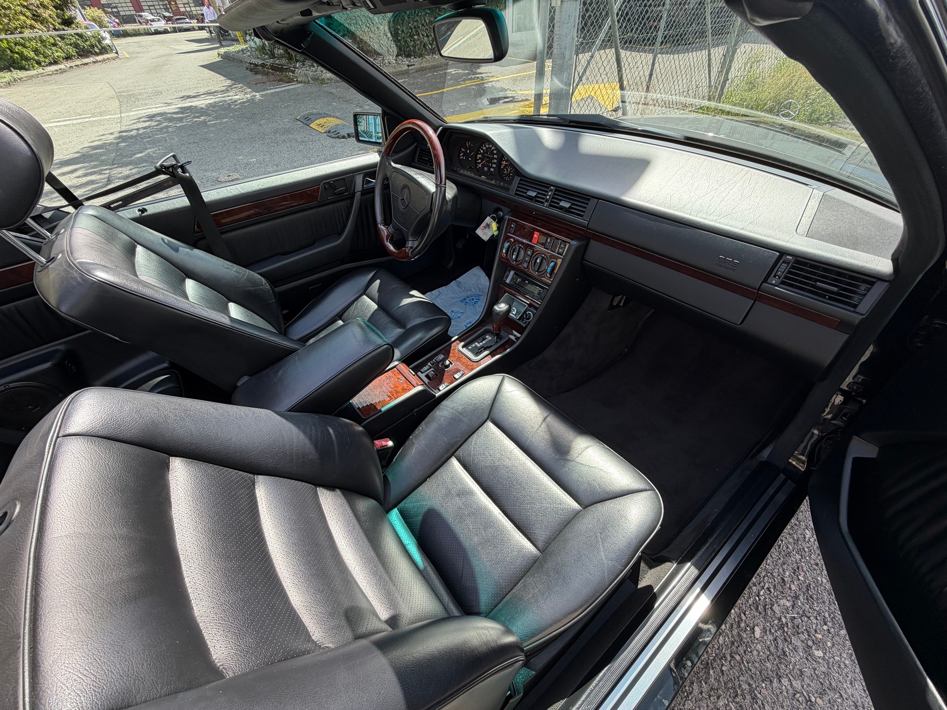 MERCEDES-BENZ 300 CE-24 Cabrio-image-11