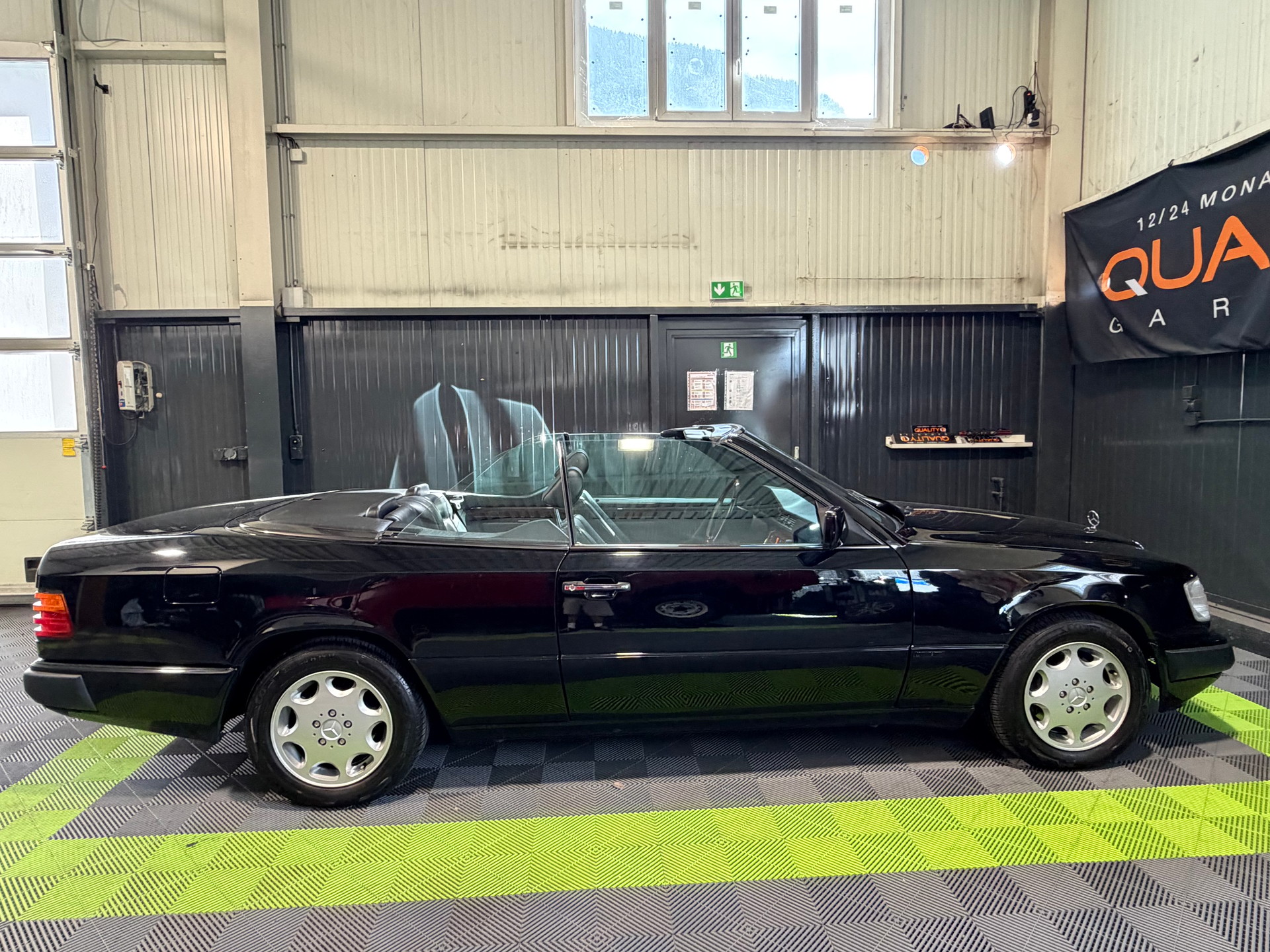 MERCEDES-BENZ 300 CE-24 Cabrio-image-3